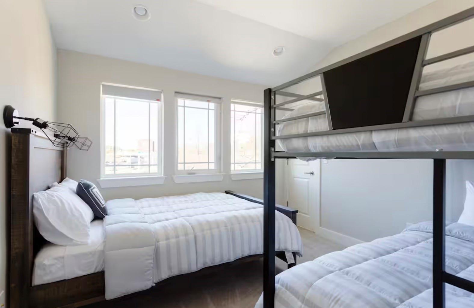 807 E 16th St # A, Austin, TX 78702