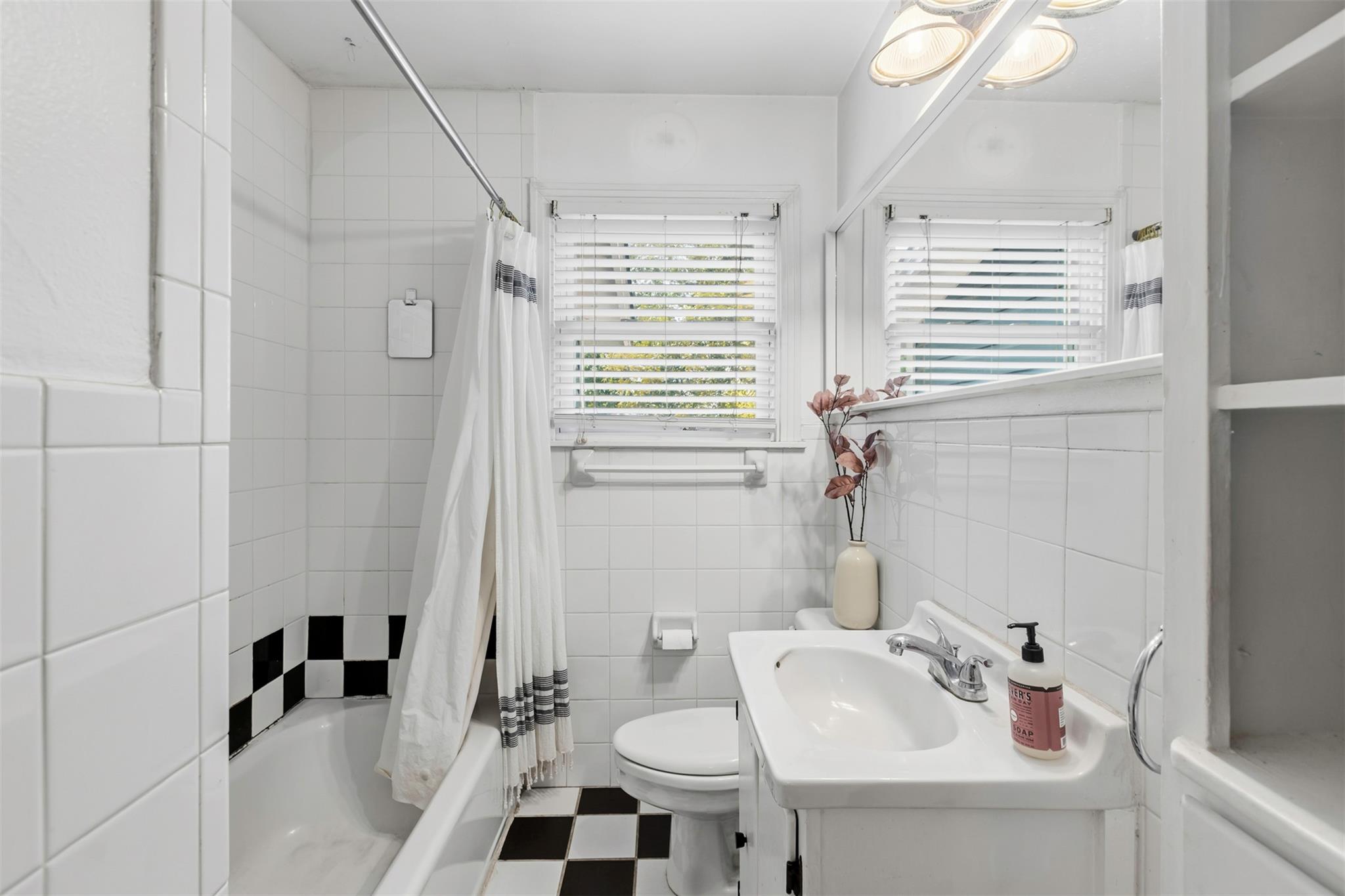 1311 N Madison Ave, Austin, TX 78757