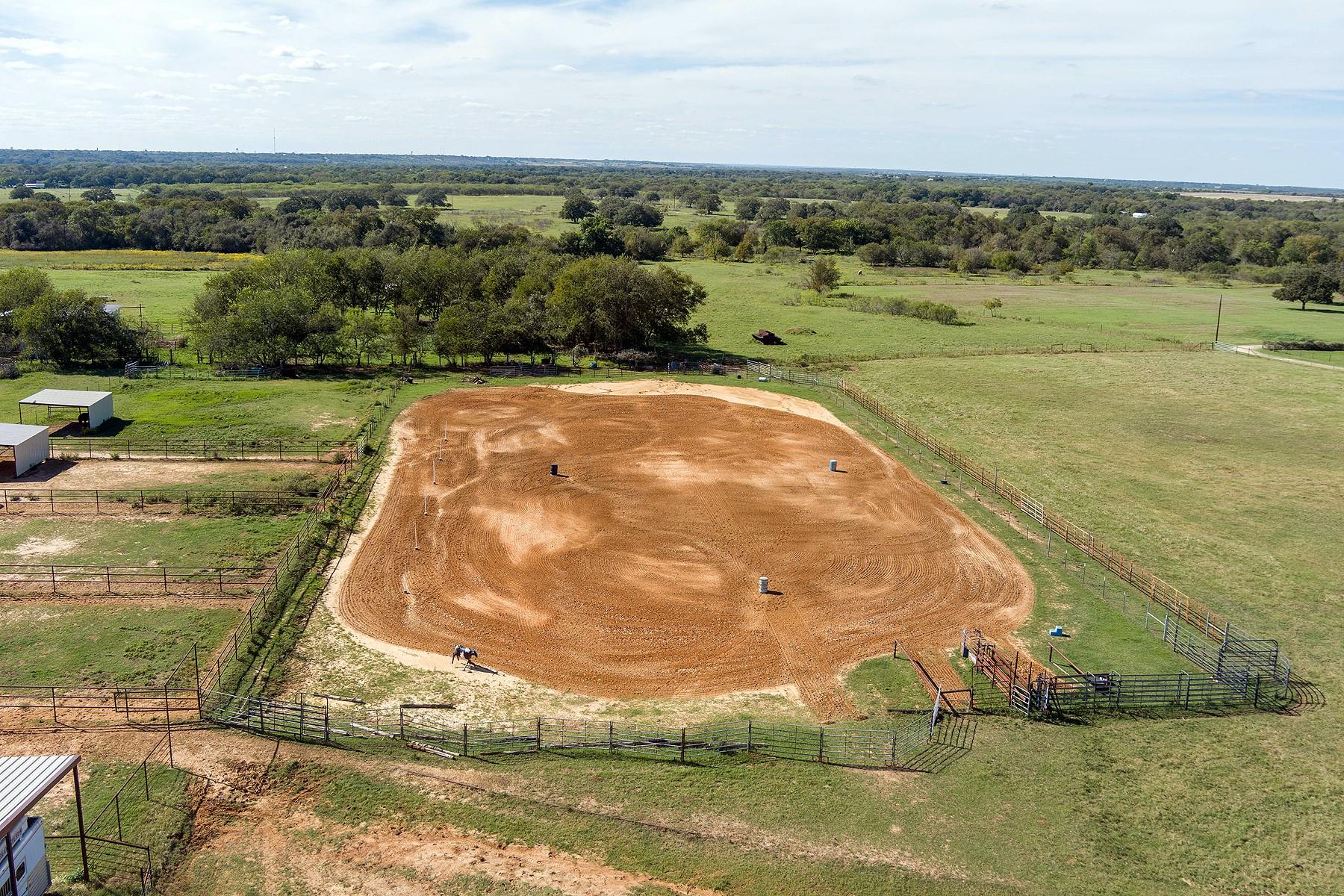 2542 Witter Rd, Lockhart, TX 78644