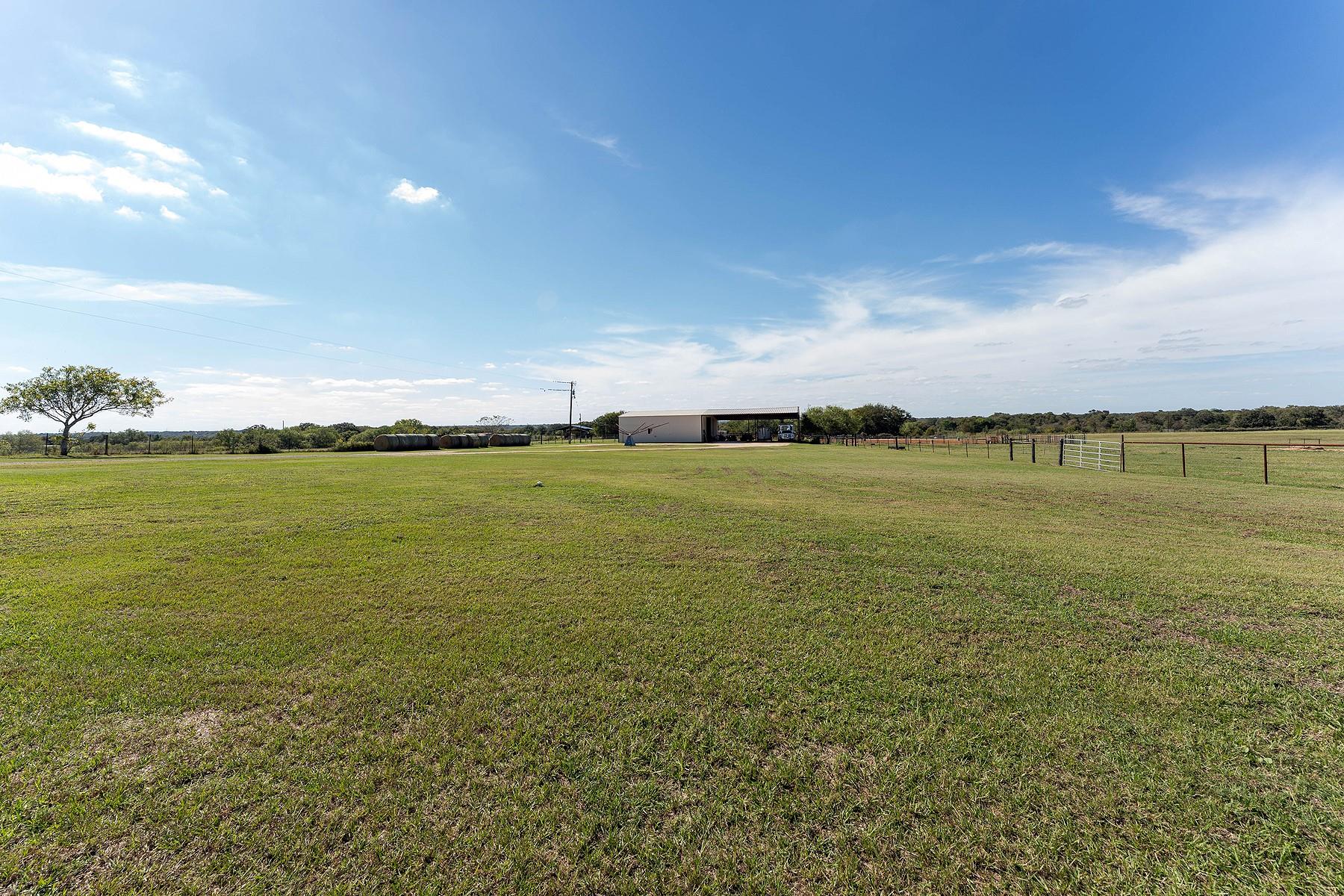 2542 Witter Rd, Lockhart, TX 78644