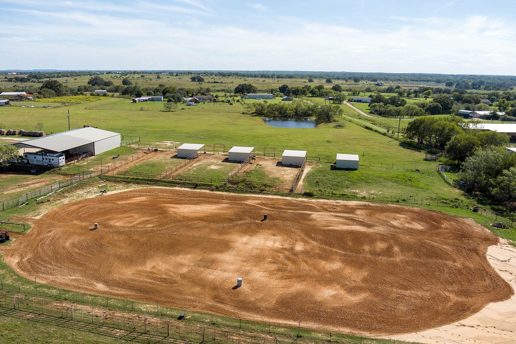 2542 Witter Rd, Lockhart, TX 78644