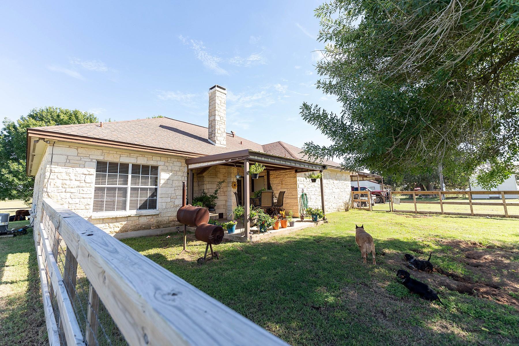 2542 Witter Rd, Lockhart, TX 78644