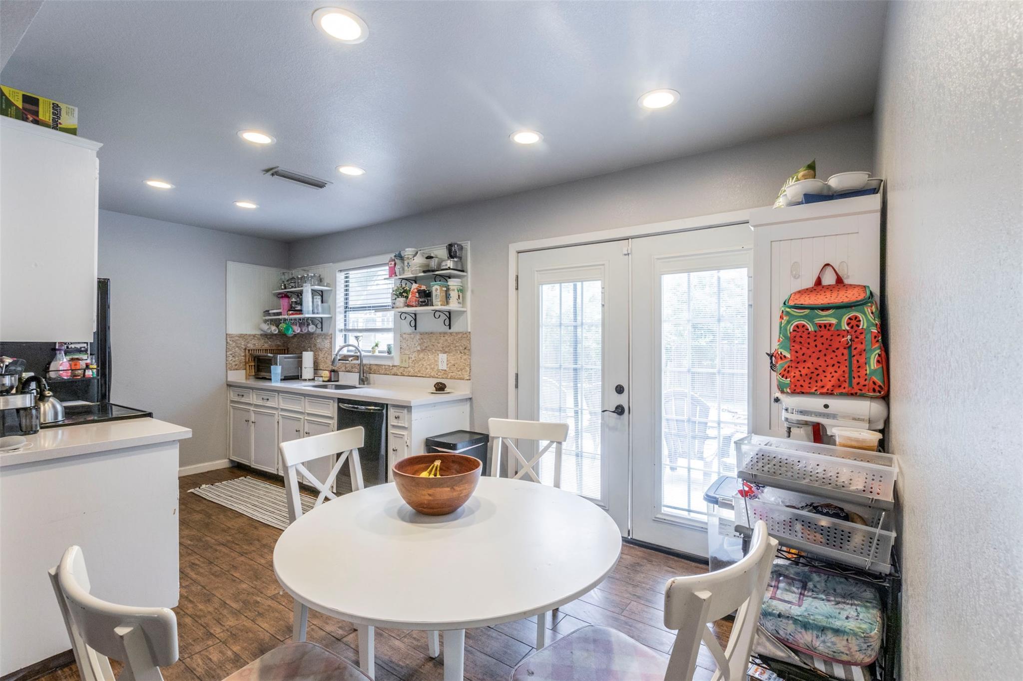 900 Lawnmont Dr, Round Rock, TX 78664