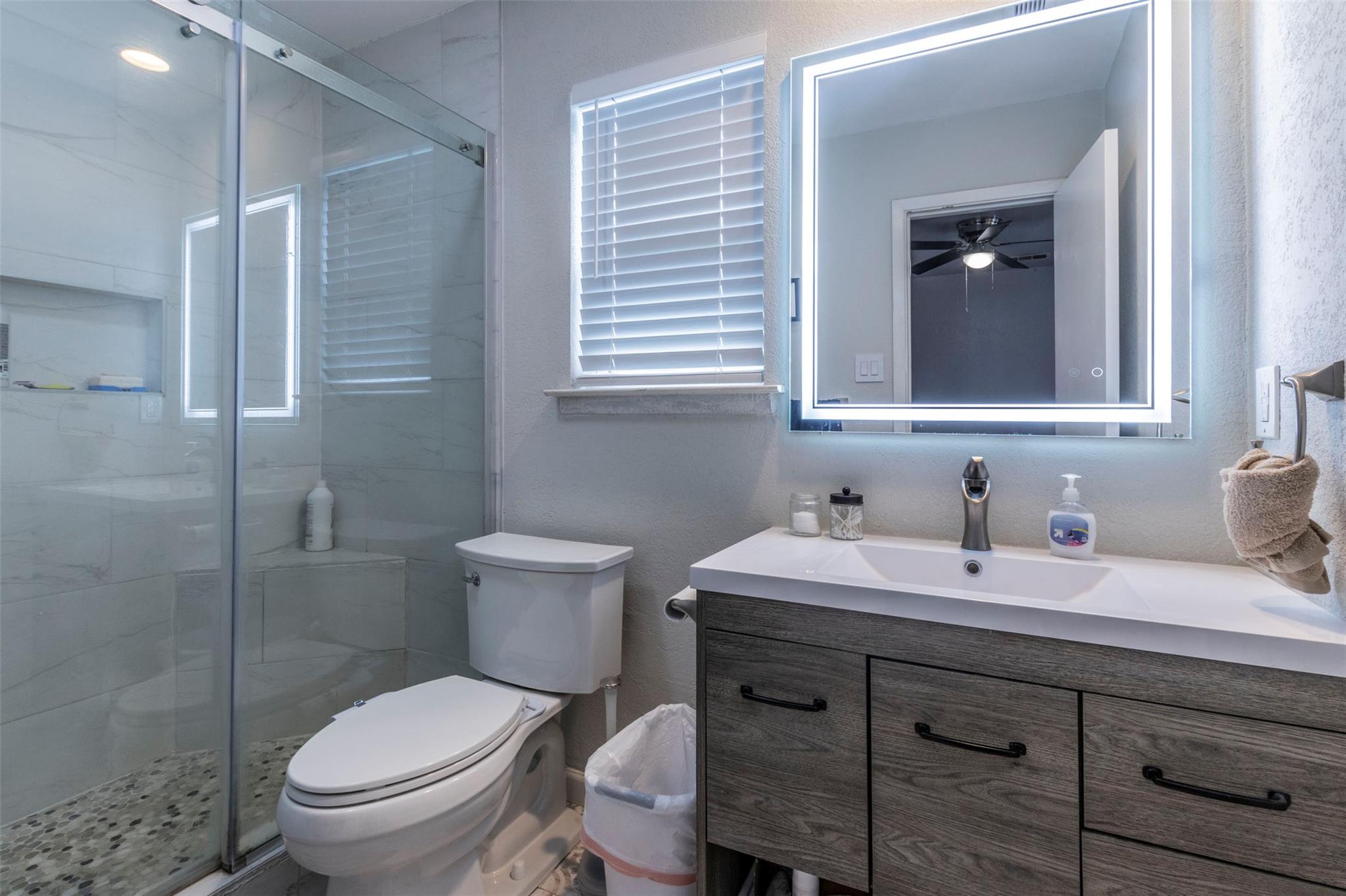 900 Lawnmont Dr, Round Rock, TX 78664