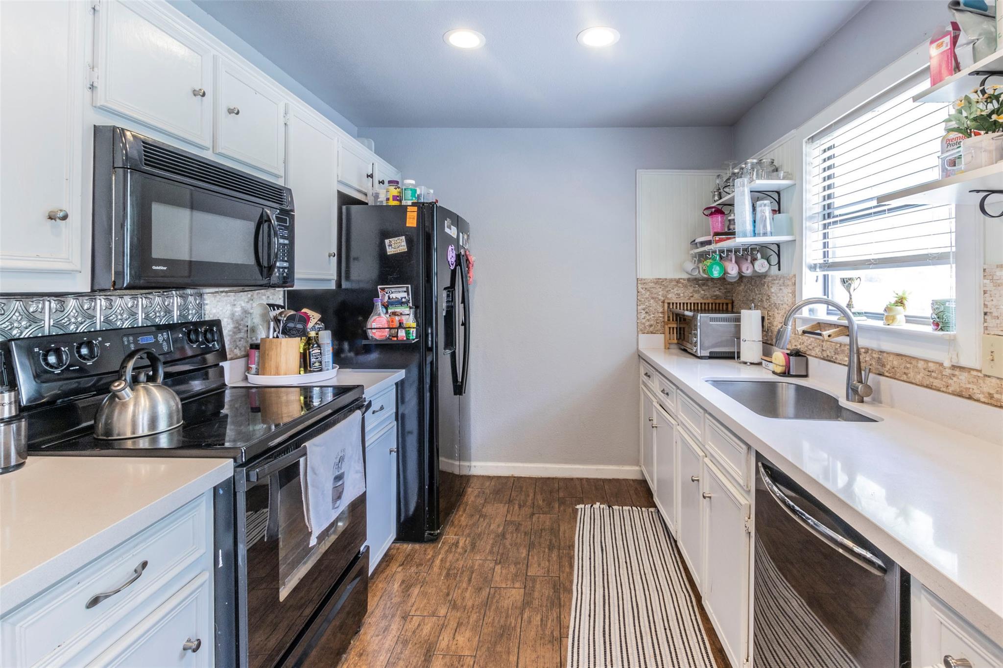 900 Lawnmont Dr, Round Rock, TX 78664