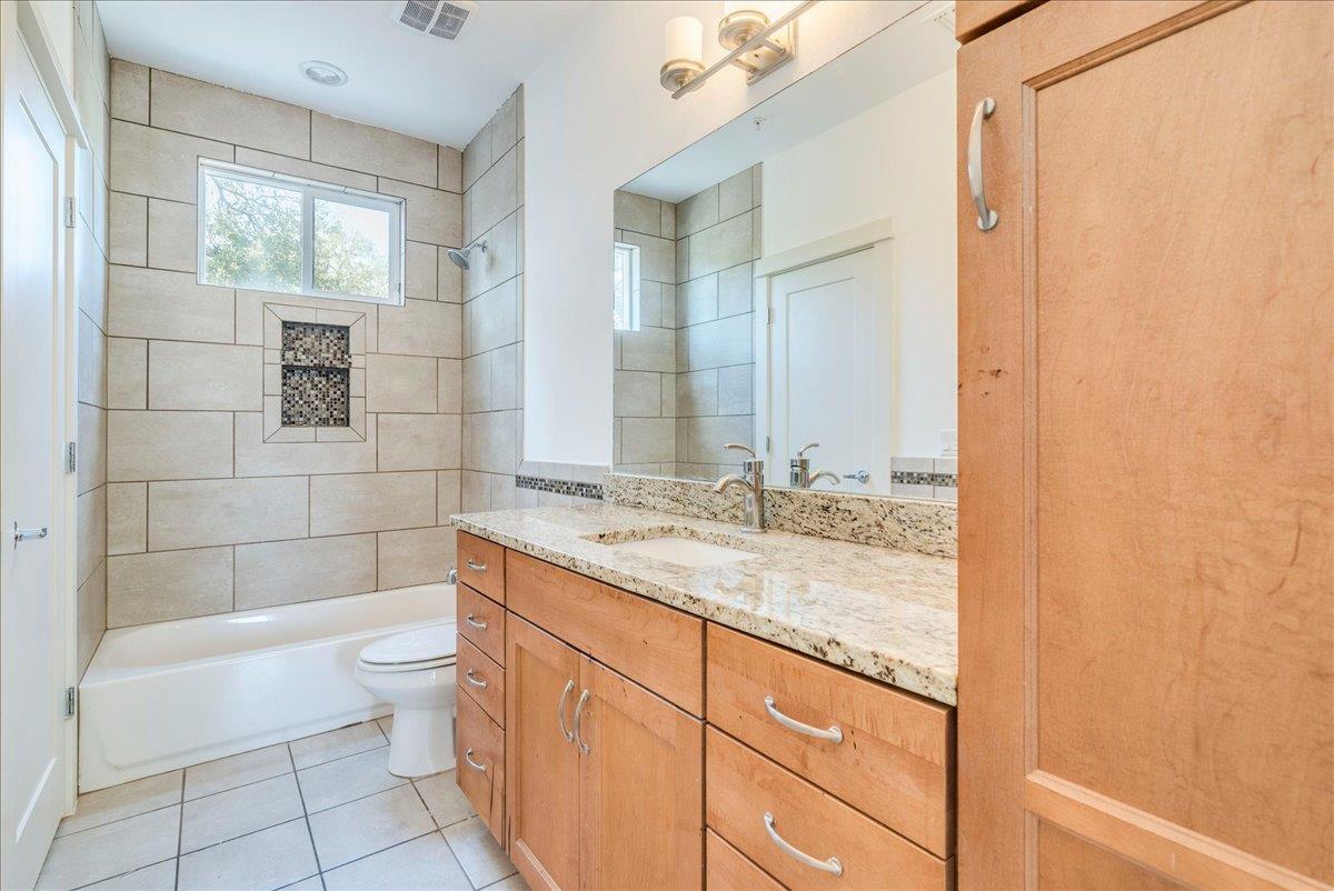 4006 Valley View Rd # B, Austin, TX 78704