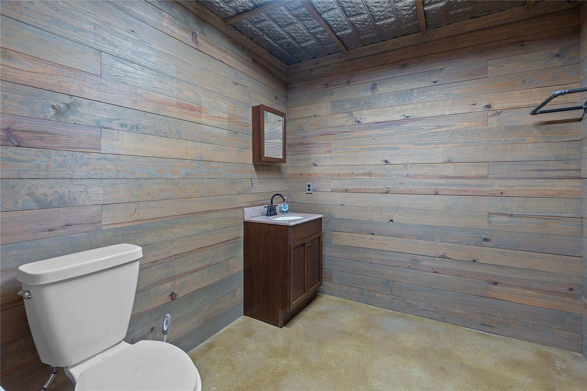 217 Southern Dr, Johnson City, TX 78636