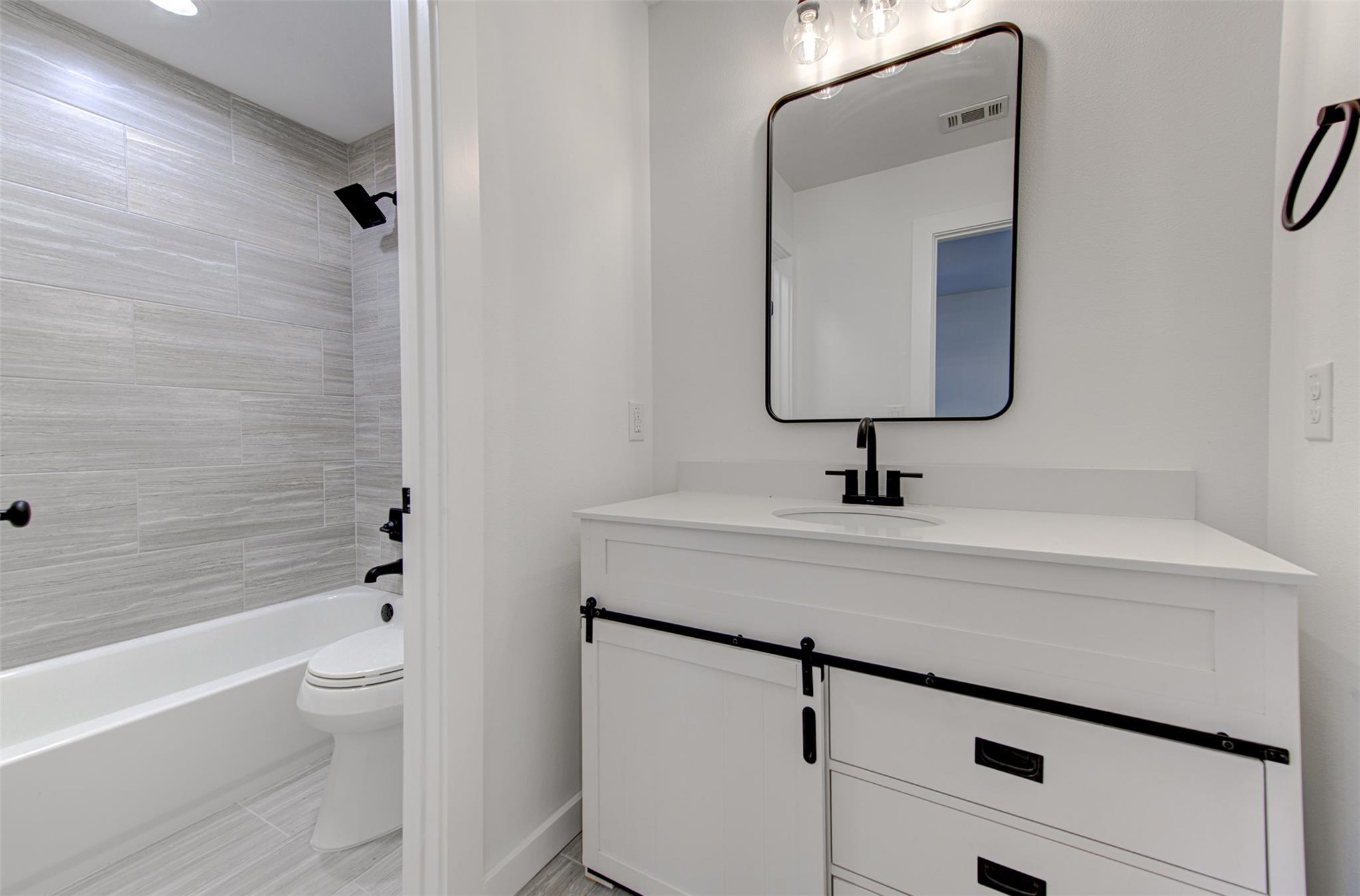 18414 Roundrock Rd, Jonestown, TX 78645