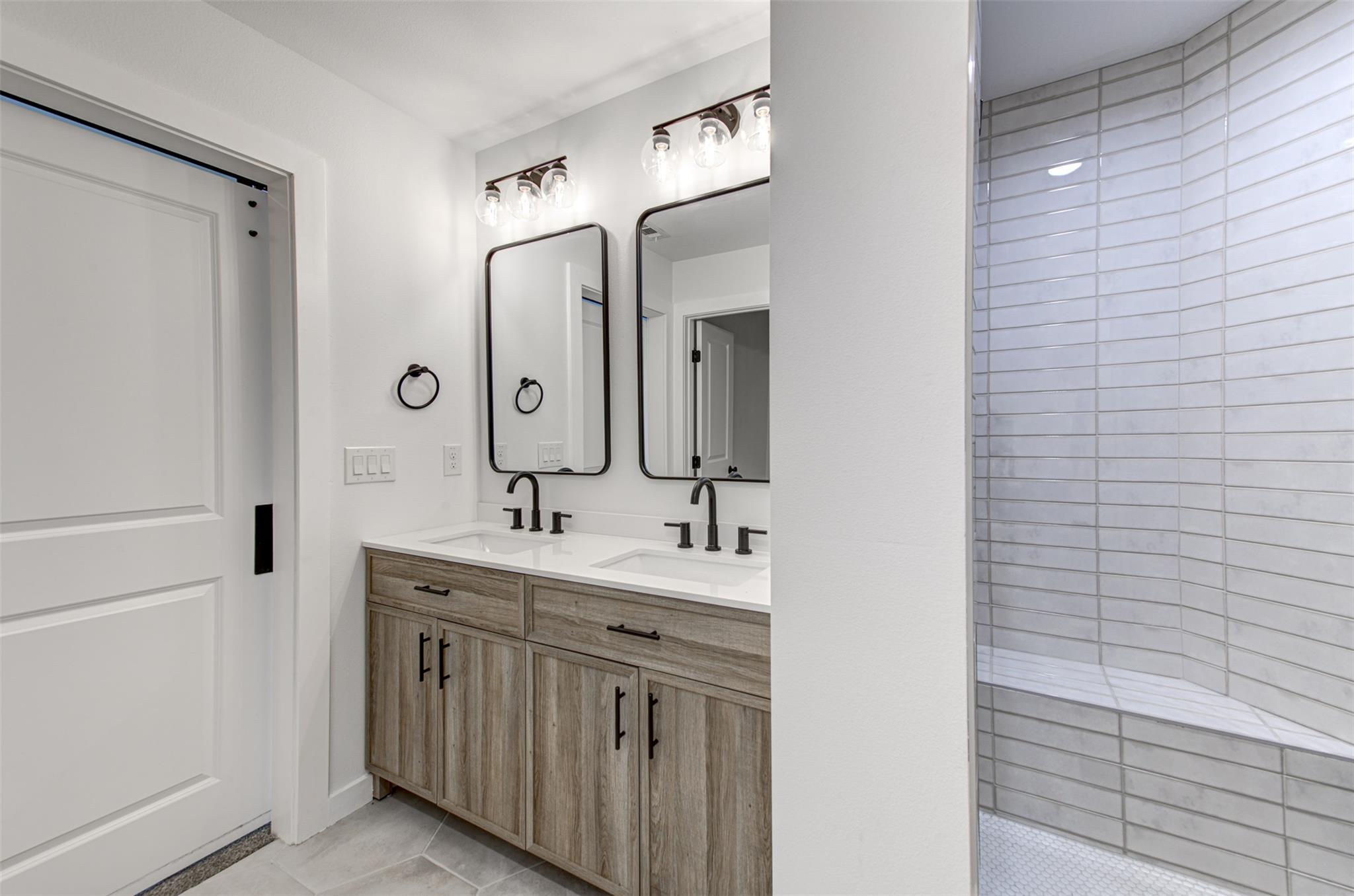 18414 Roundrock Rd, Jonestown, TX 78645