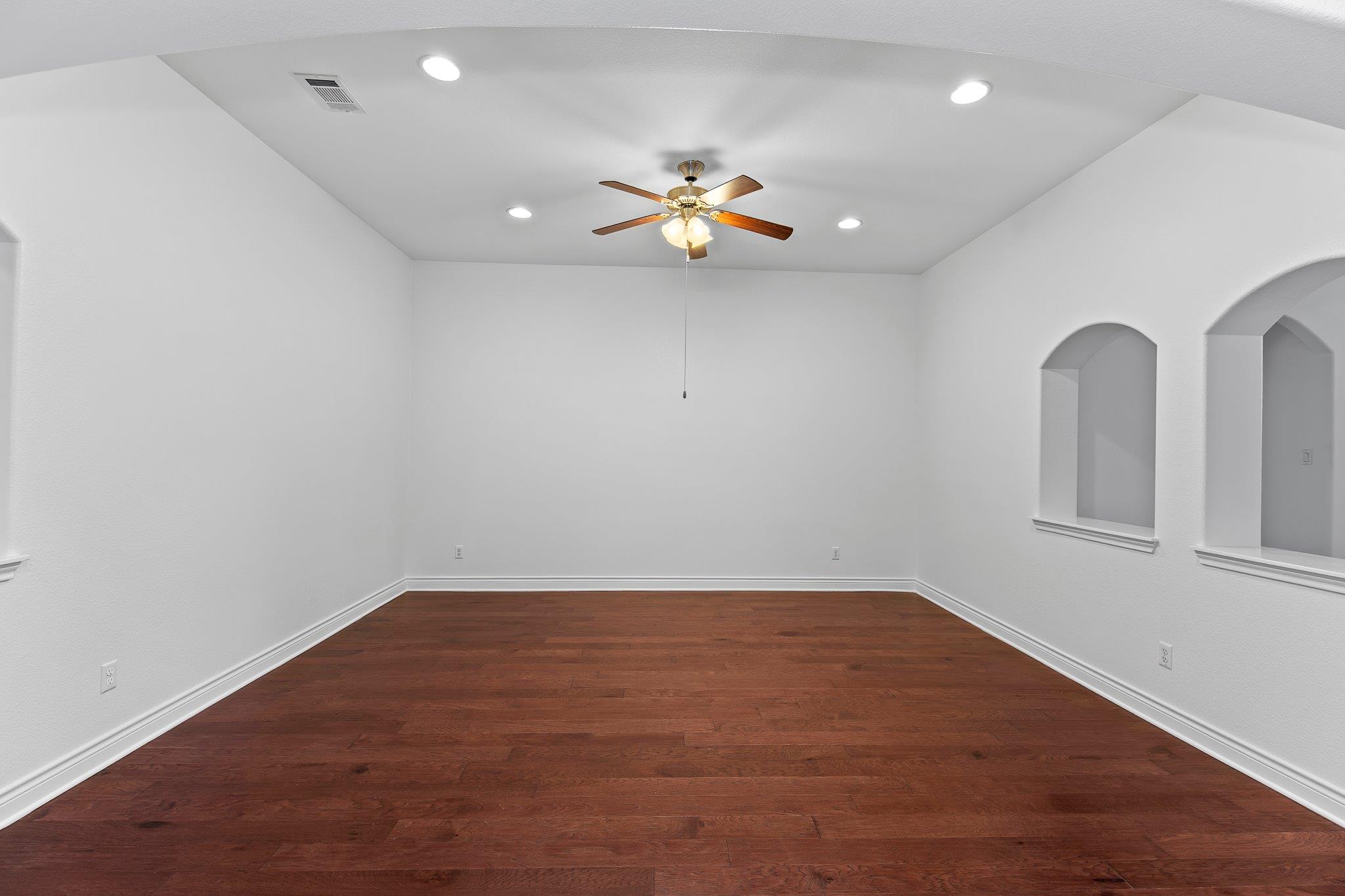 201 Loch Lomond St, Hutto, TX 78634