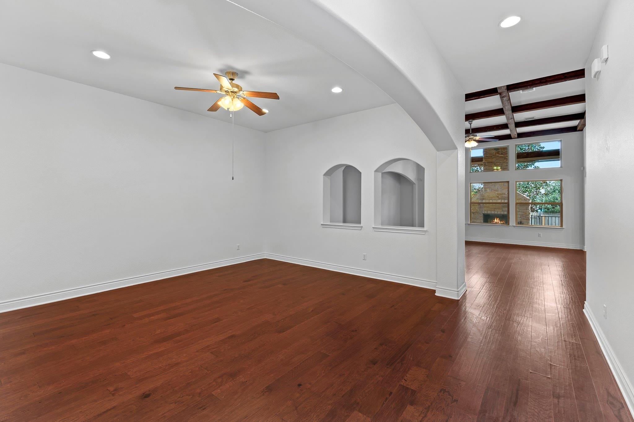 201 Loch Lomond St, Hutto, TX 78634