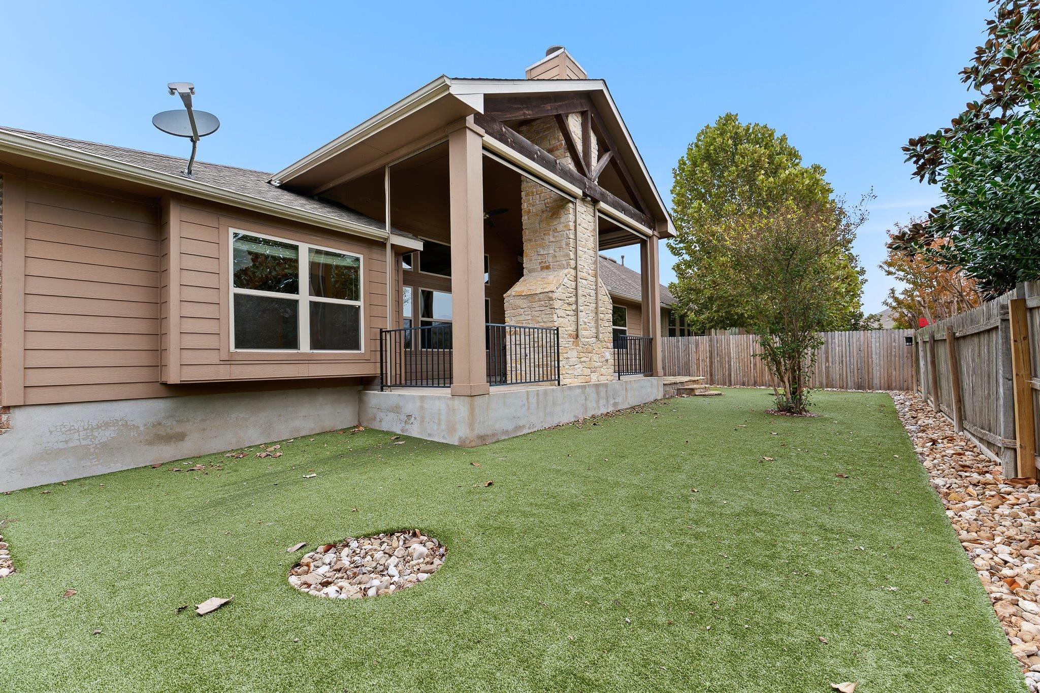 201 Loch Lomond St, Hutto, TX 78634