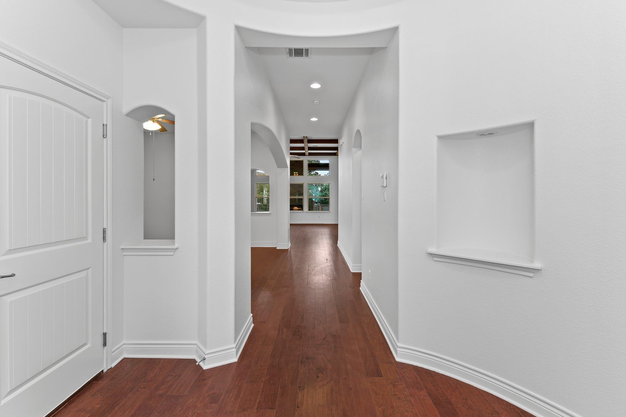 201 Loch Lomond St, Hutto, TX 78634