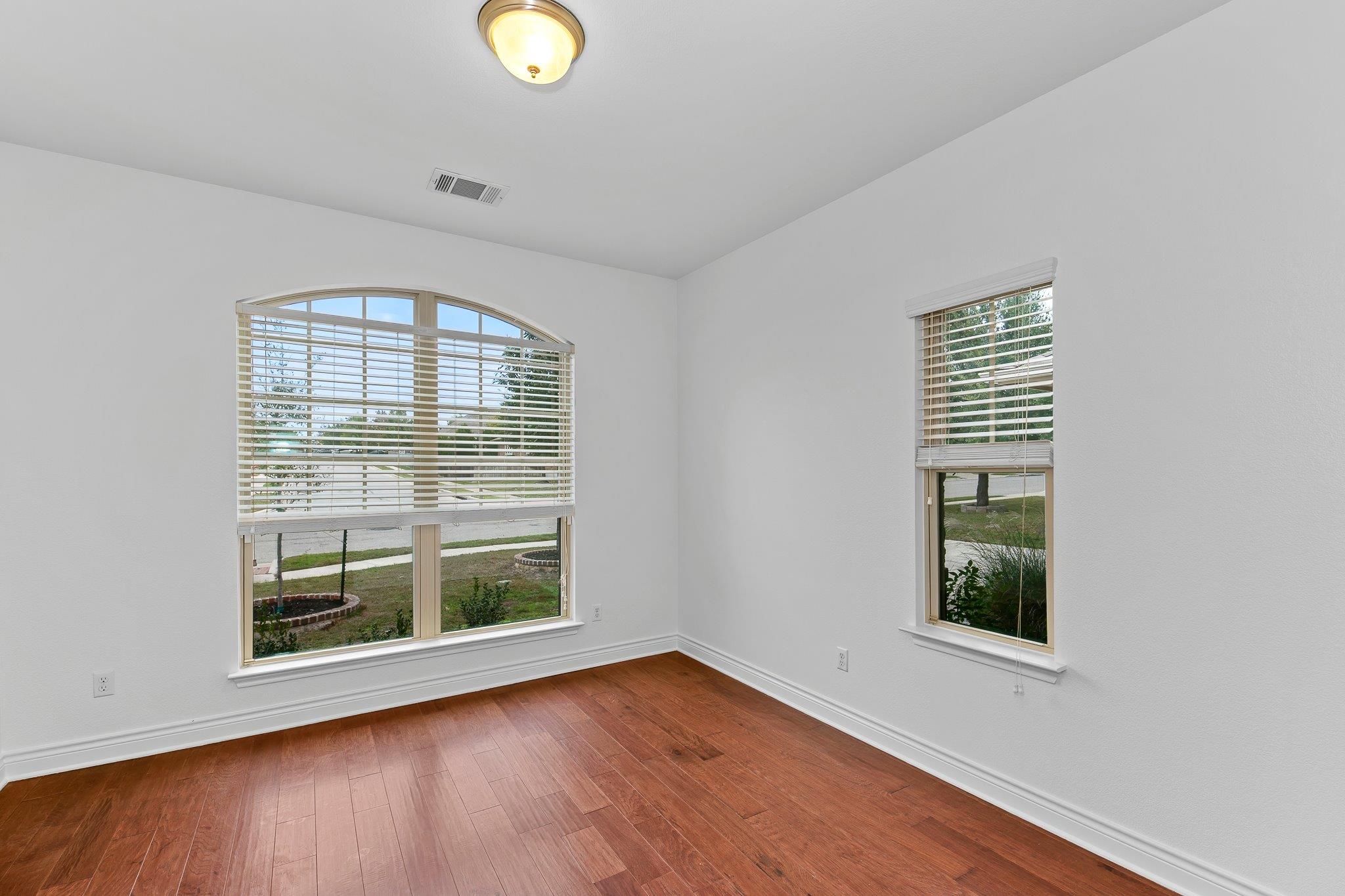 201 Loch Lomond St, Hutto, TX 78634