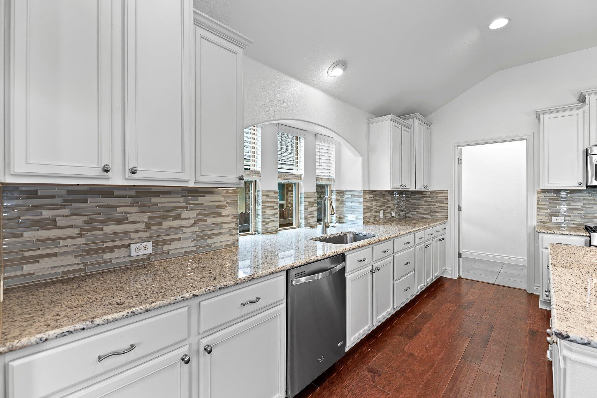 201 Loch Lomond St, Hutto, TX 78634