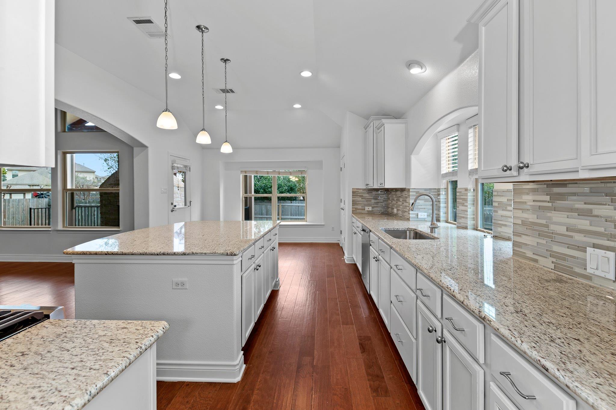 201 Loch Lomond St, Hutto, TX 78634