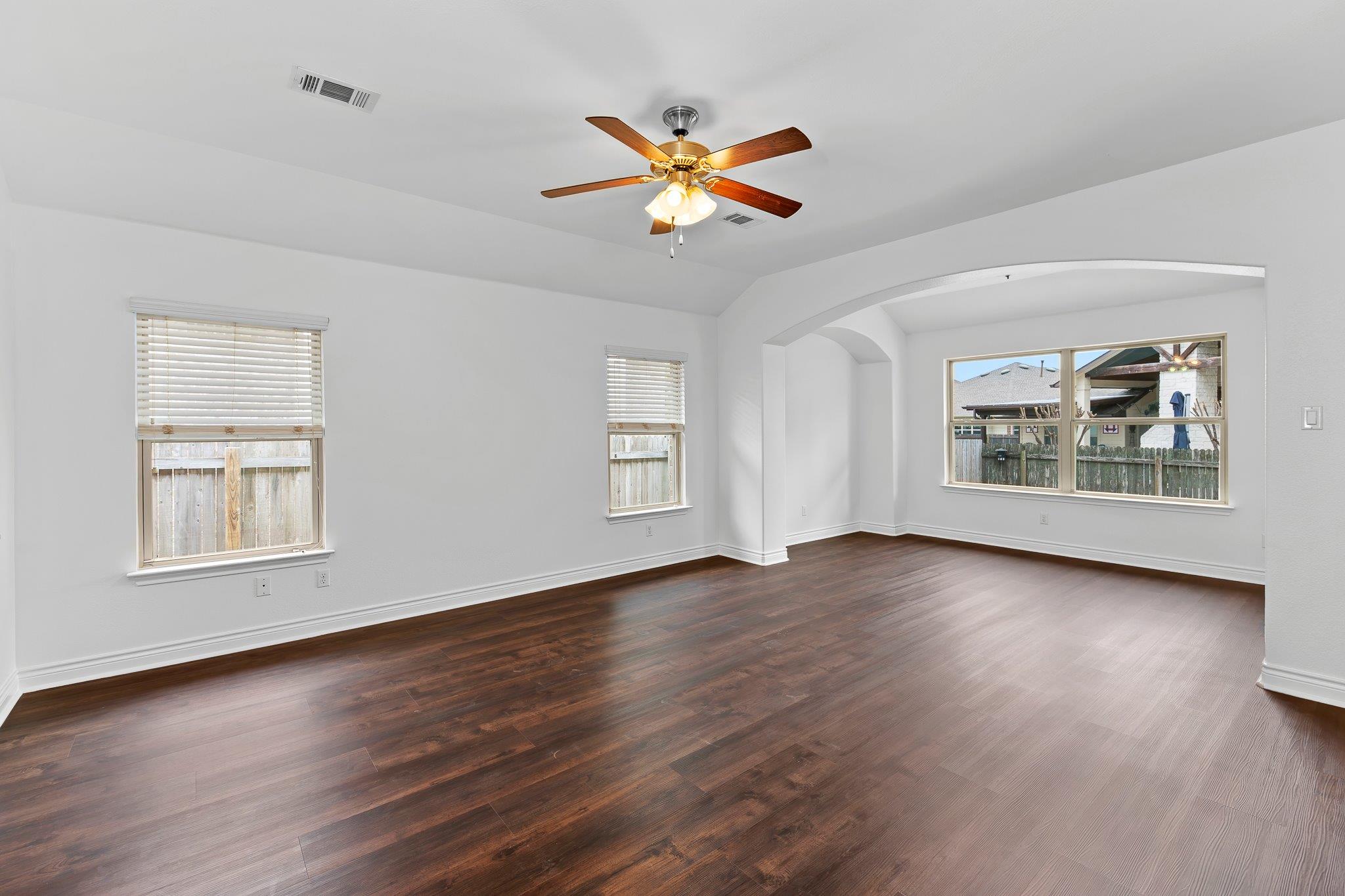 201 Loch Lomond St, Hutto, TX 78634