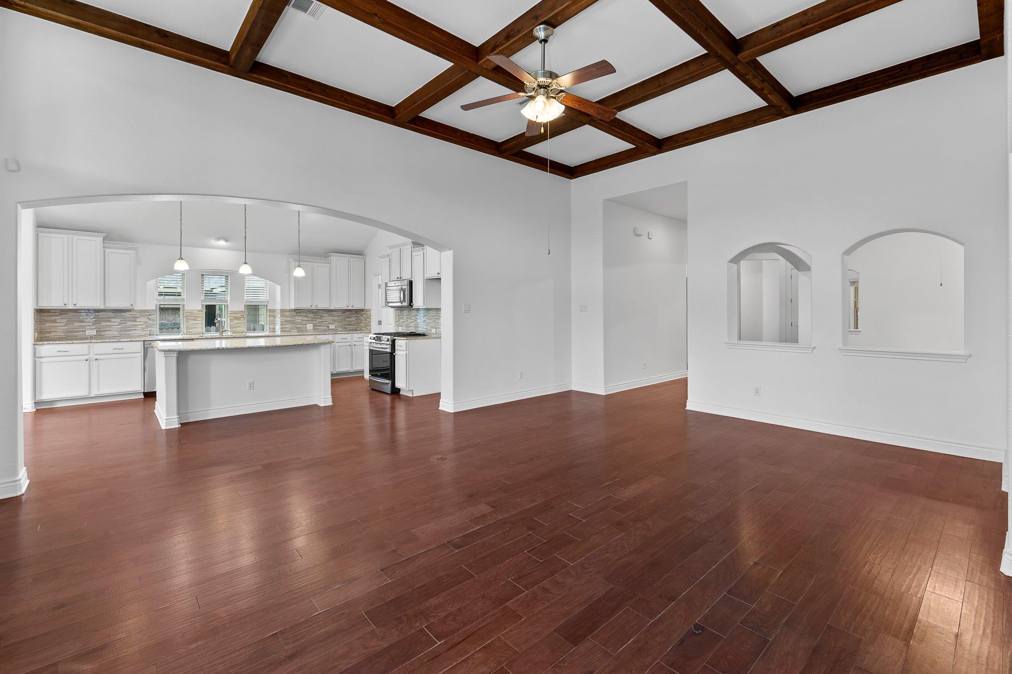 201 Loch Lomond St, Hutto, TX 78634