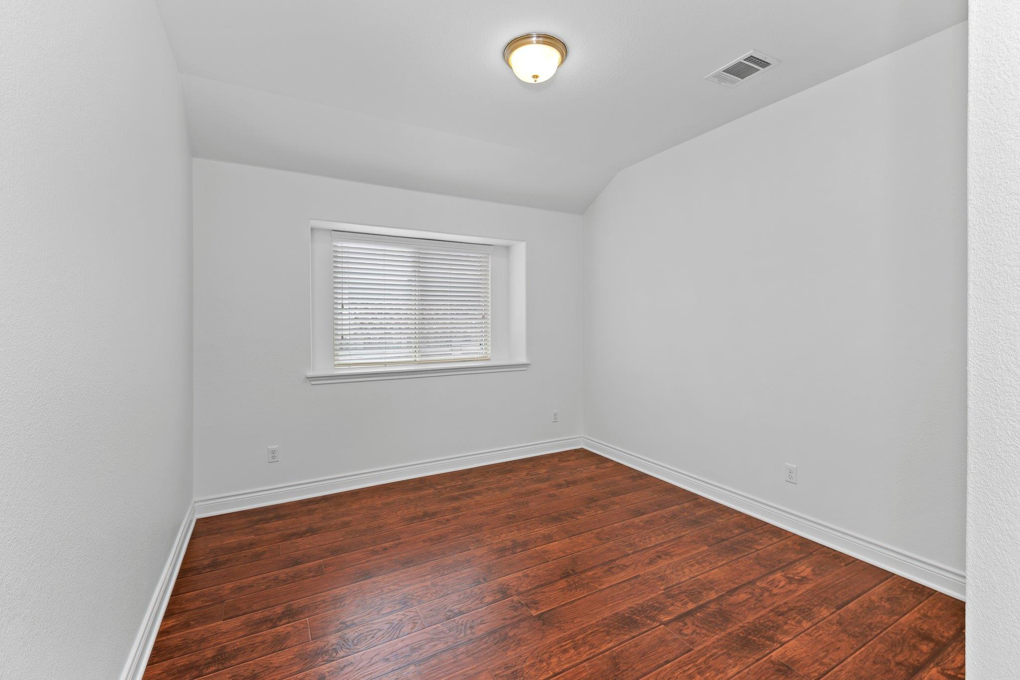 201 Loch Lomond St, Hutto, TX 78634