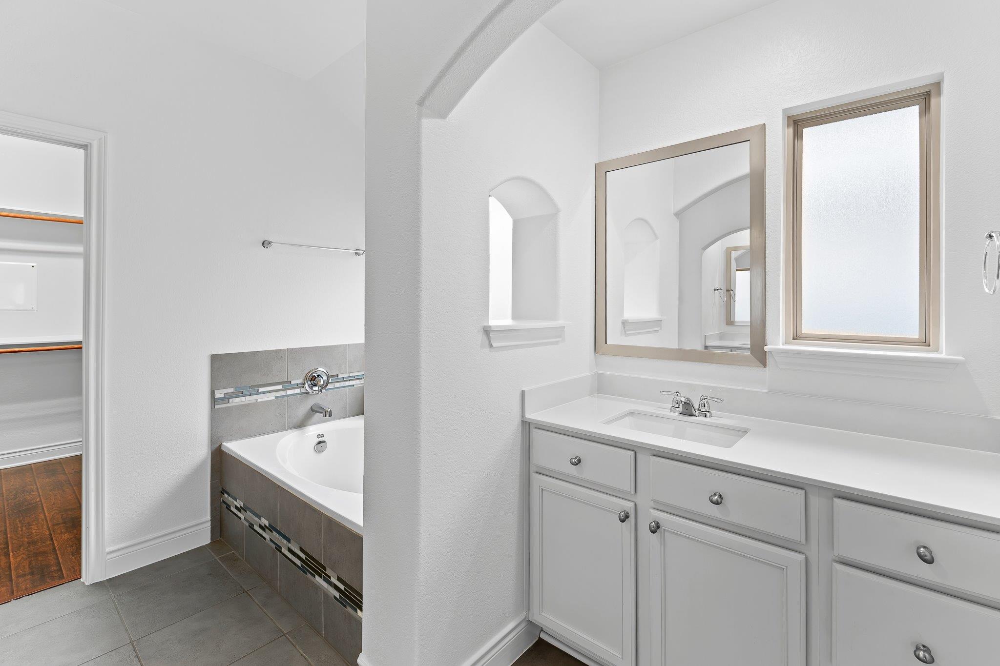 201 Loch Lomond St, Hutto, TX 78634