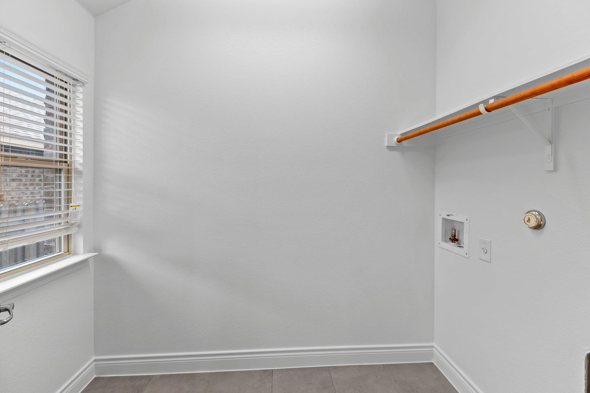 201 Loch Lomond St, Hutto, TX 78634