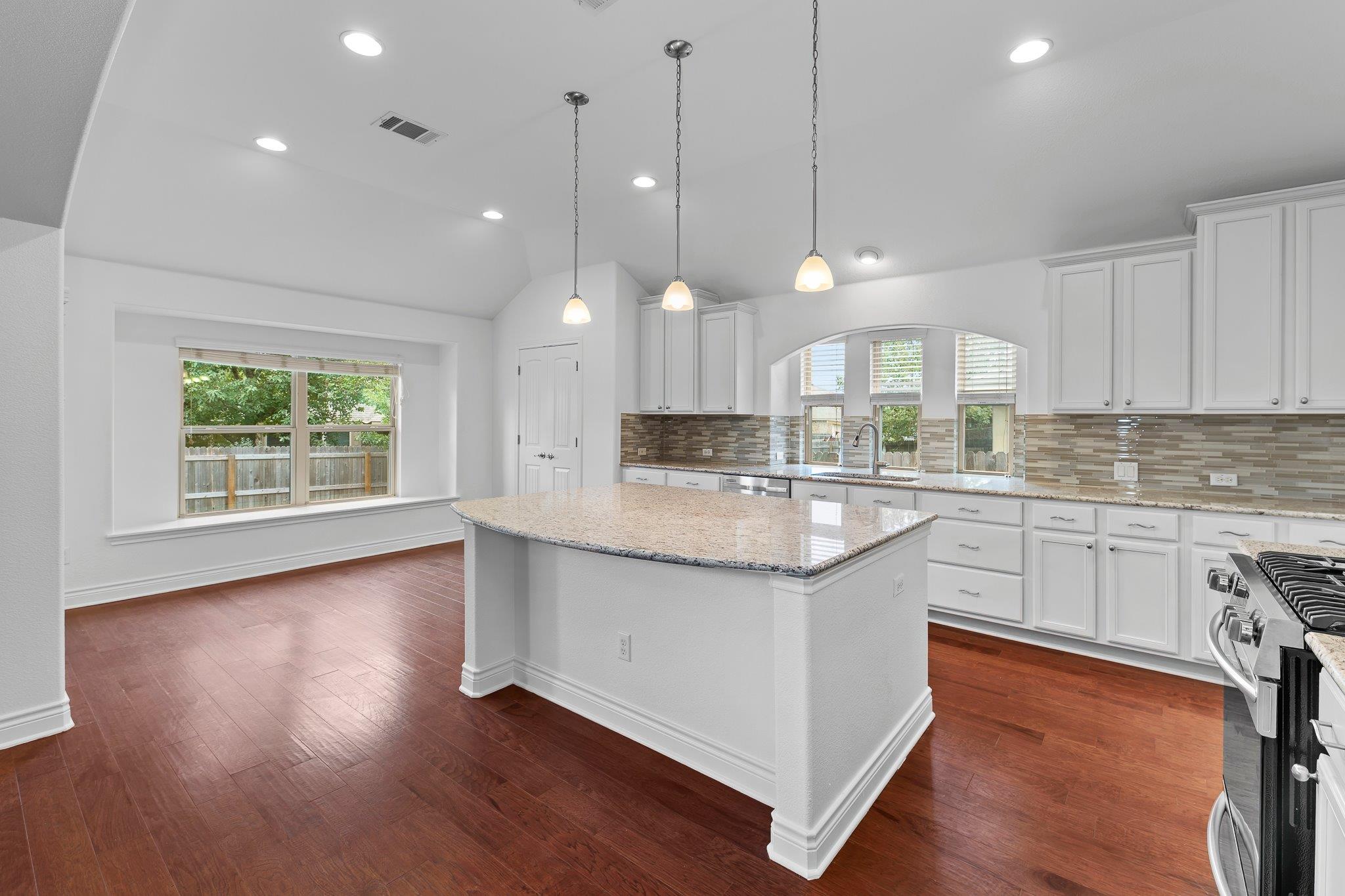 201 Loch Lomond St, Hutto, TX 78634