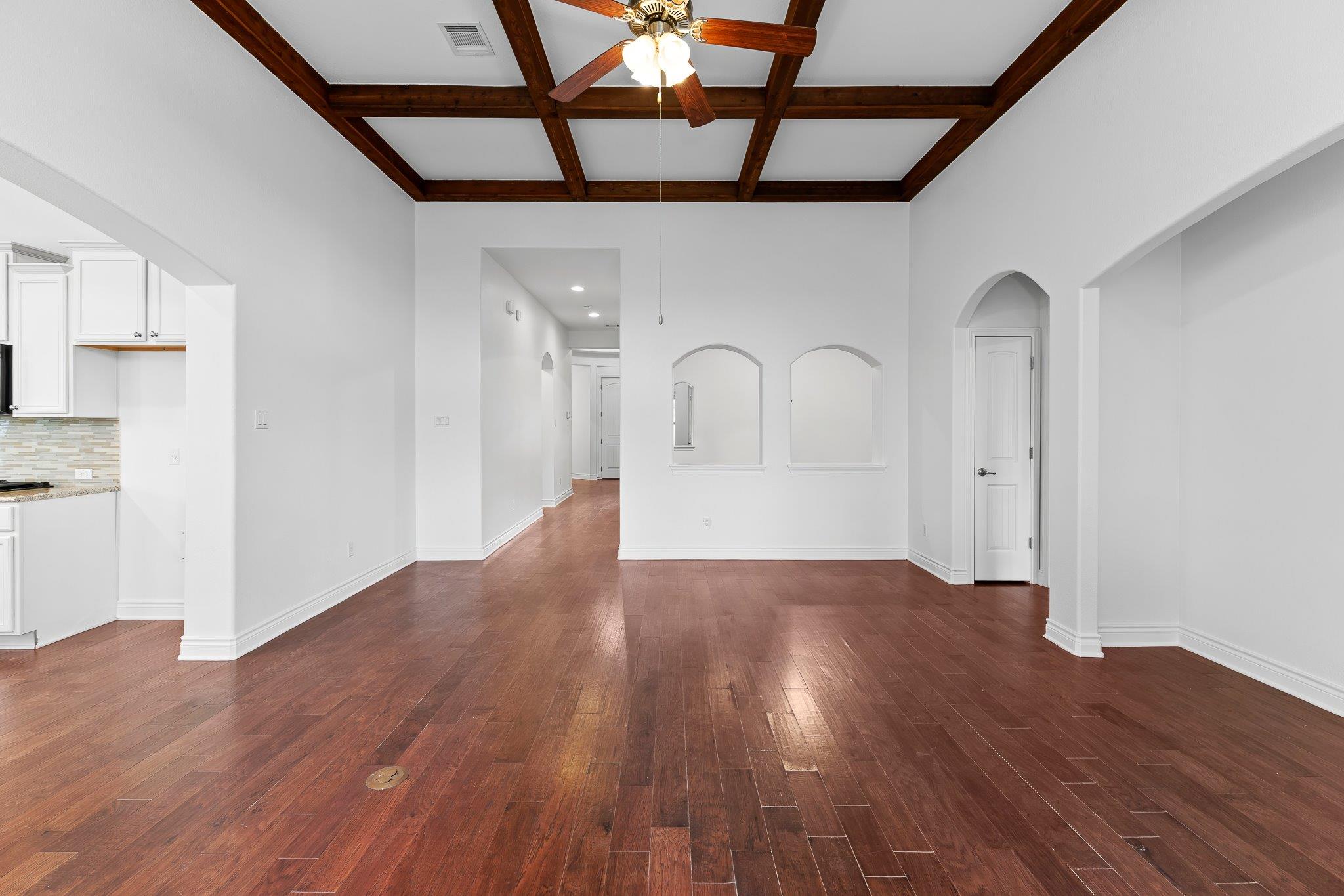 201 Loch Lomond St, Hutto, TX 78634