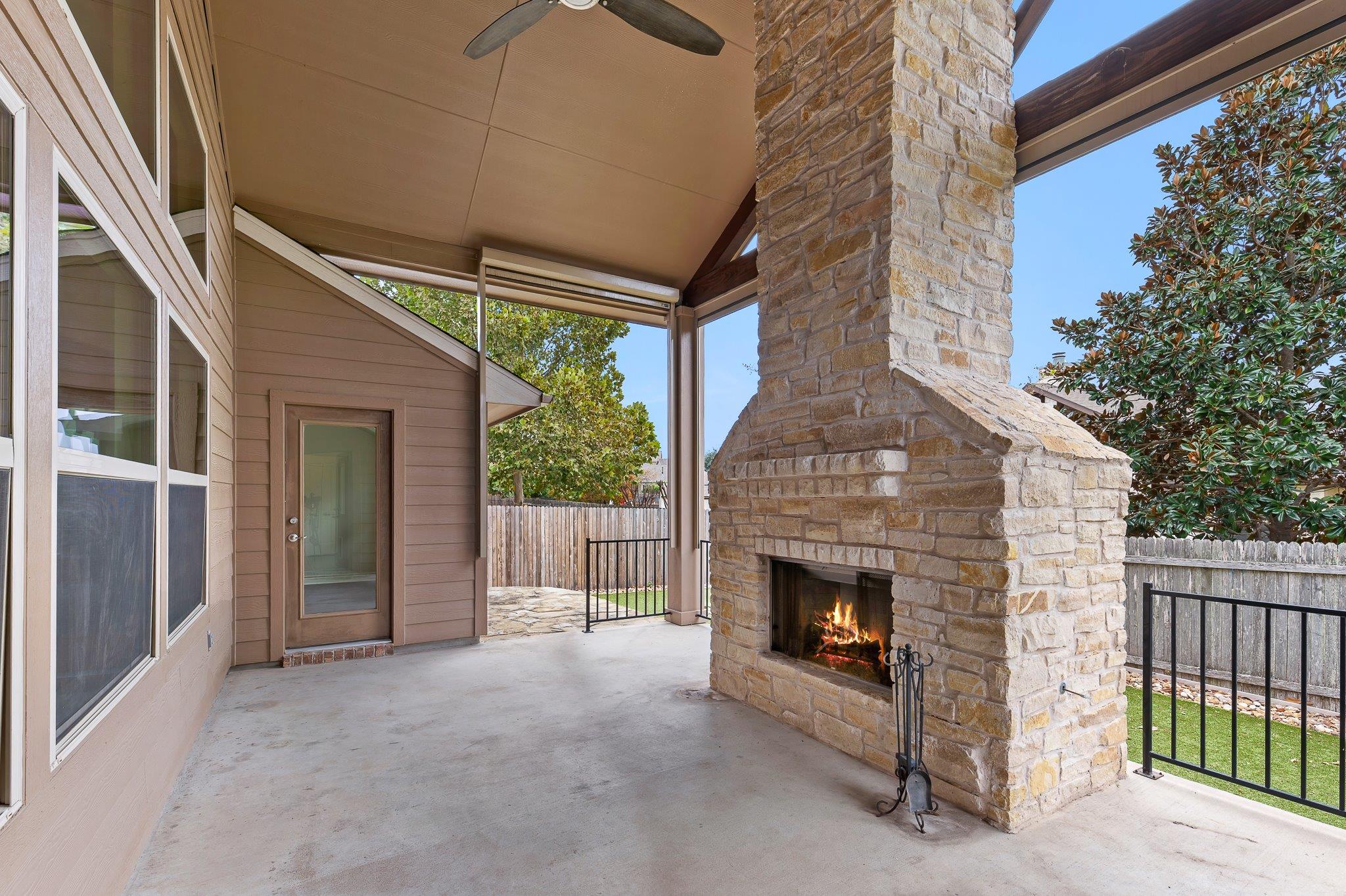 201 Loch Lomond St, Hutto, TX 78634