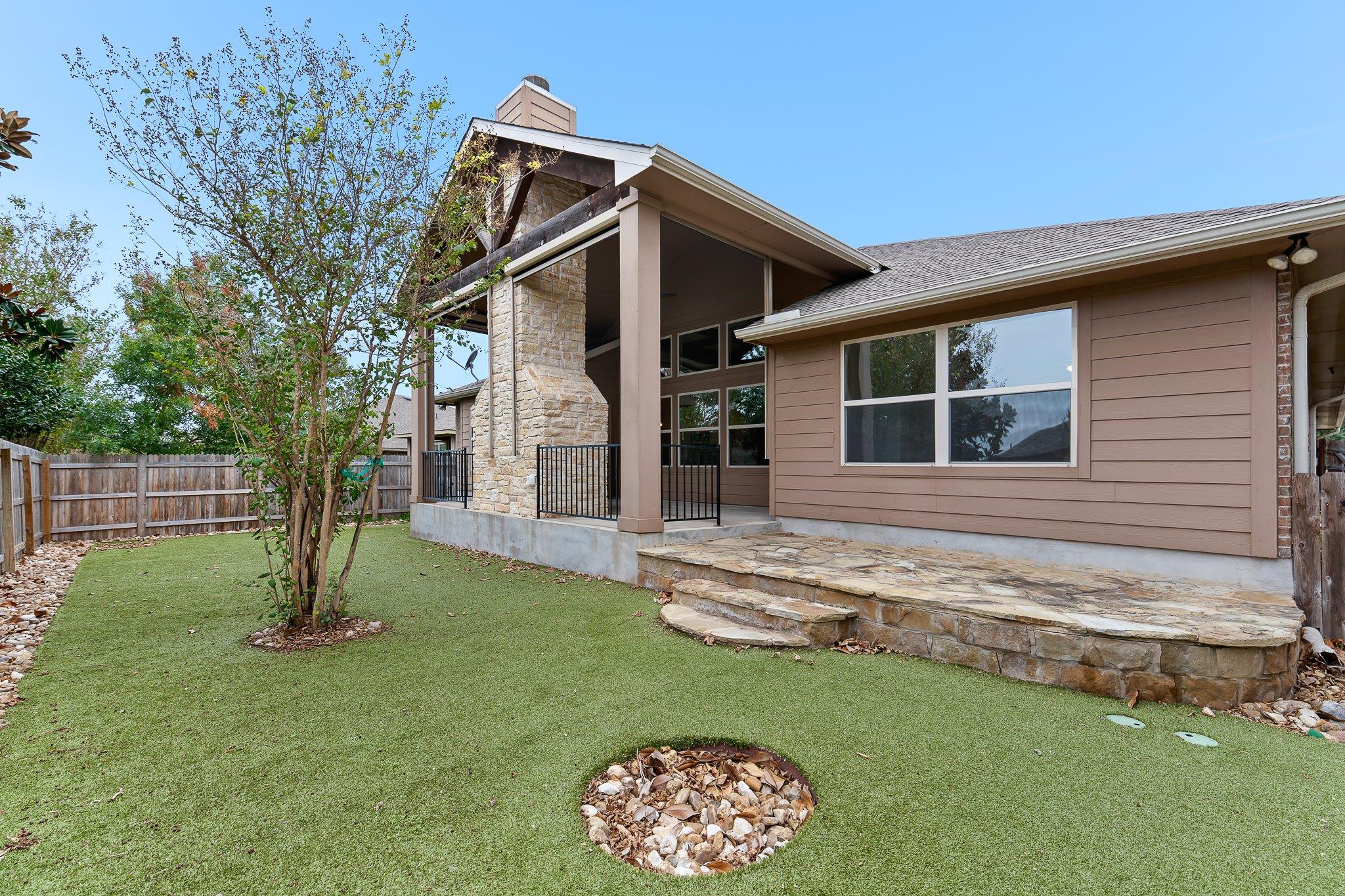 201 Loch Lomond St, Hutto, TX 78634