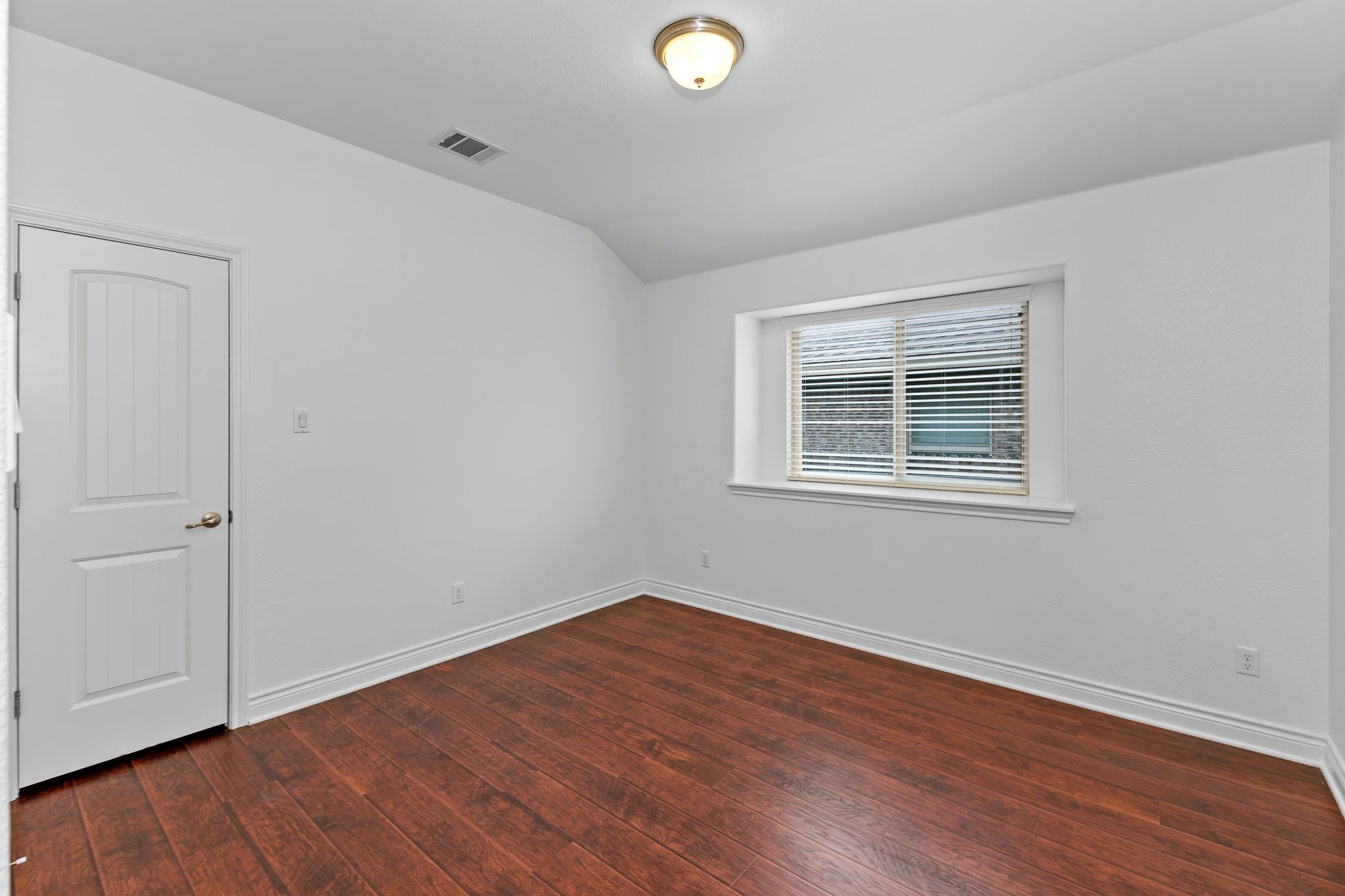 201 Loch Lomond St, Hutto, TX 78634