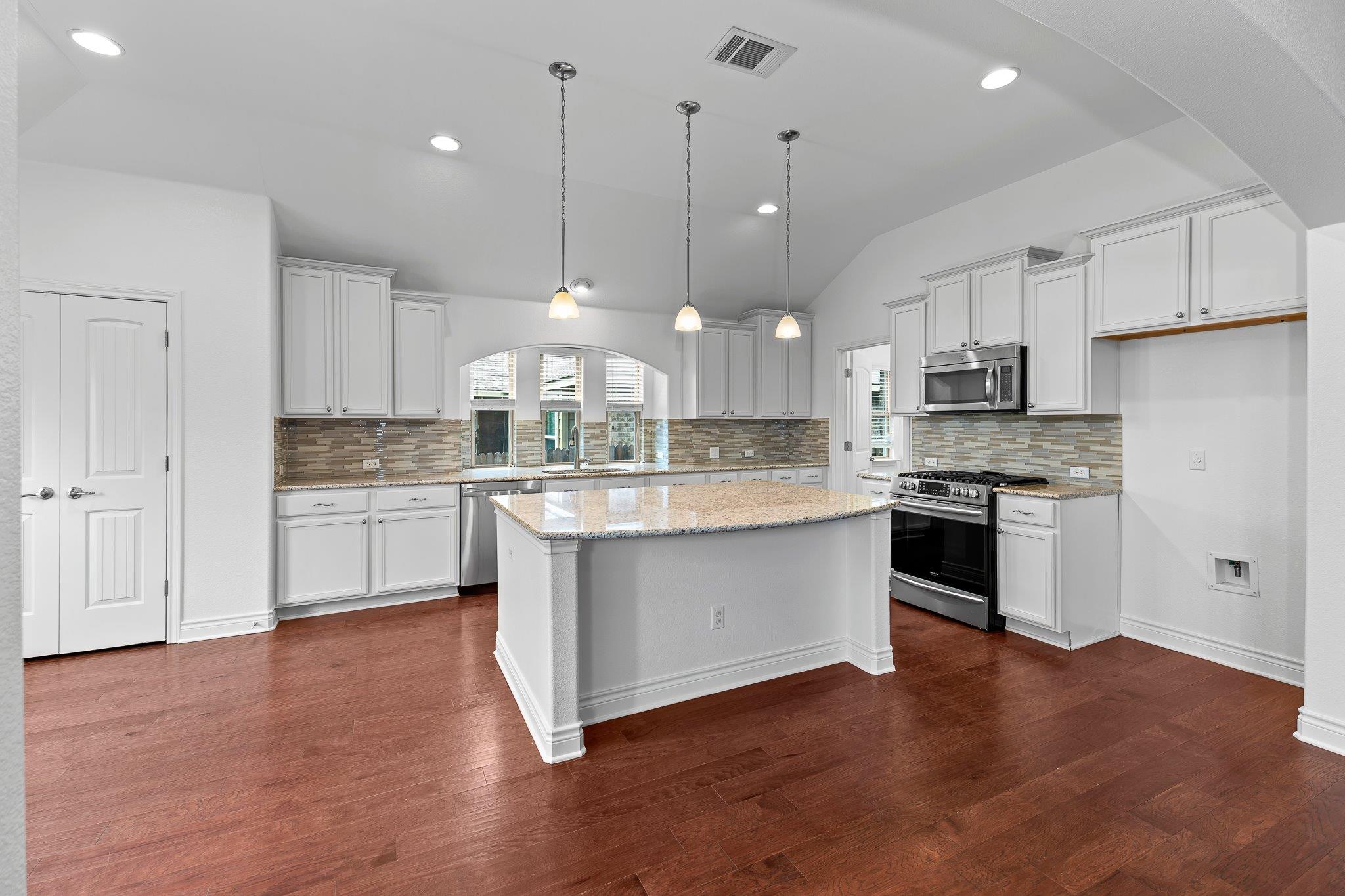 201 Loch Lomond St, Hutto, TX 78634