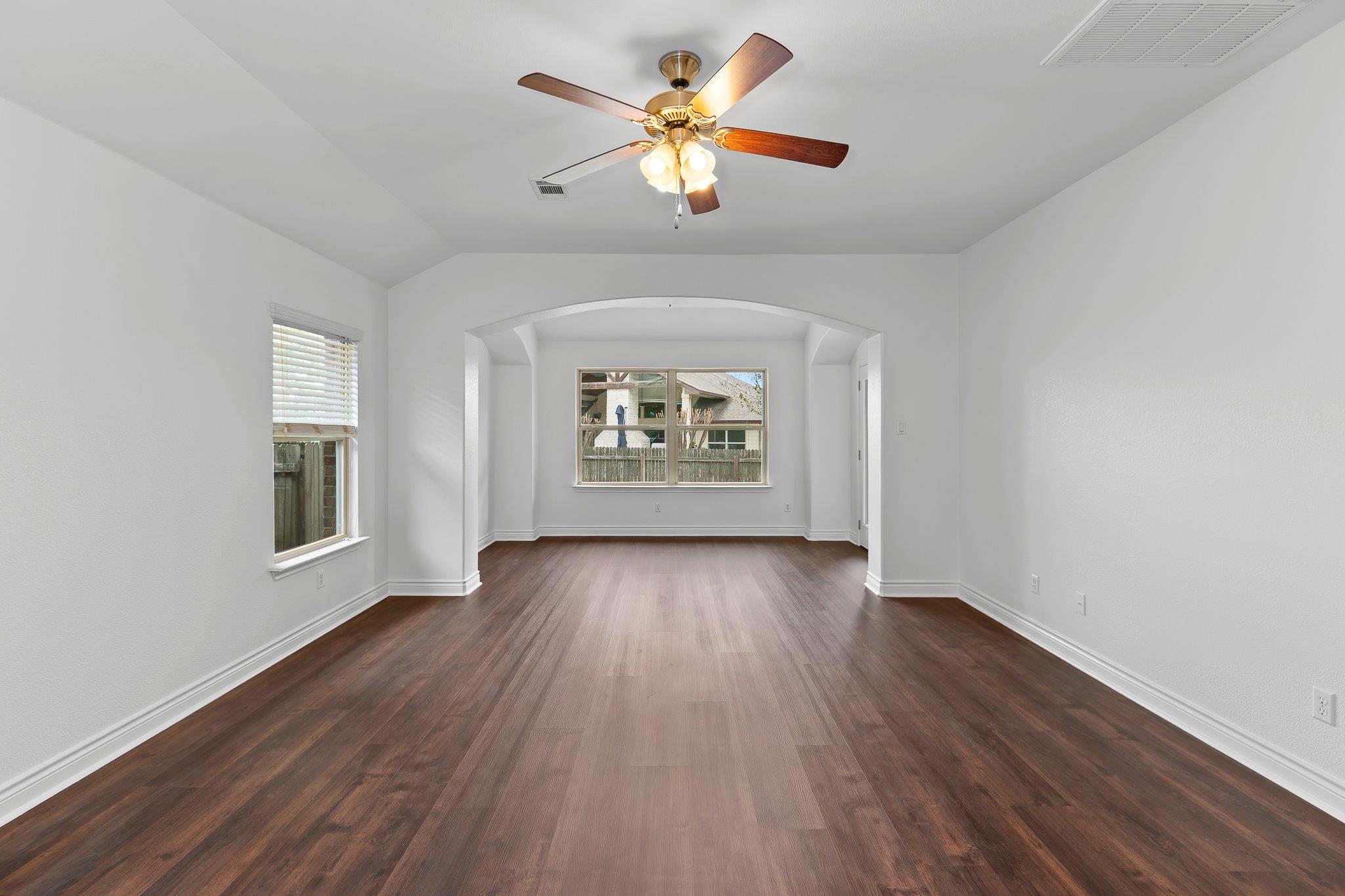 201 Loch Lomond St, Hutto, TX 78634