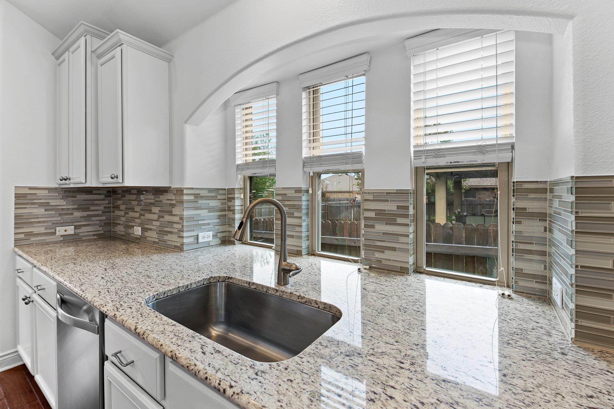 201 Loch Lomond St, Hutto, TX 78634