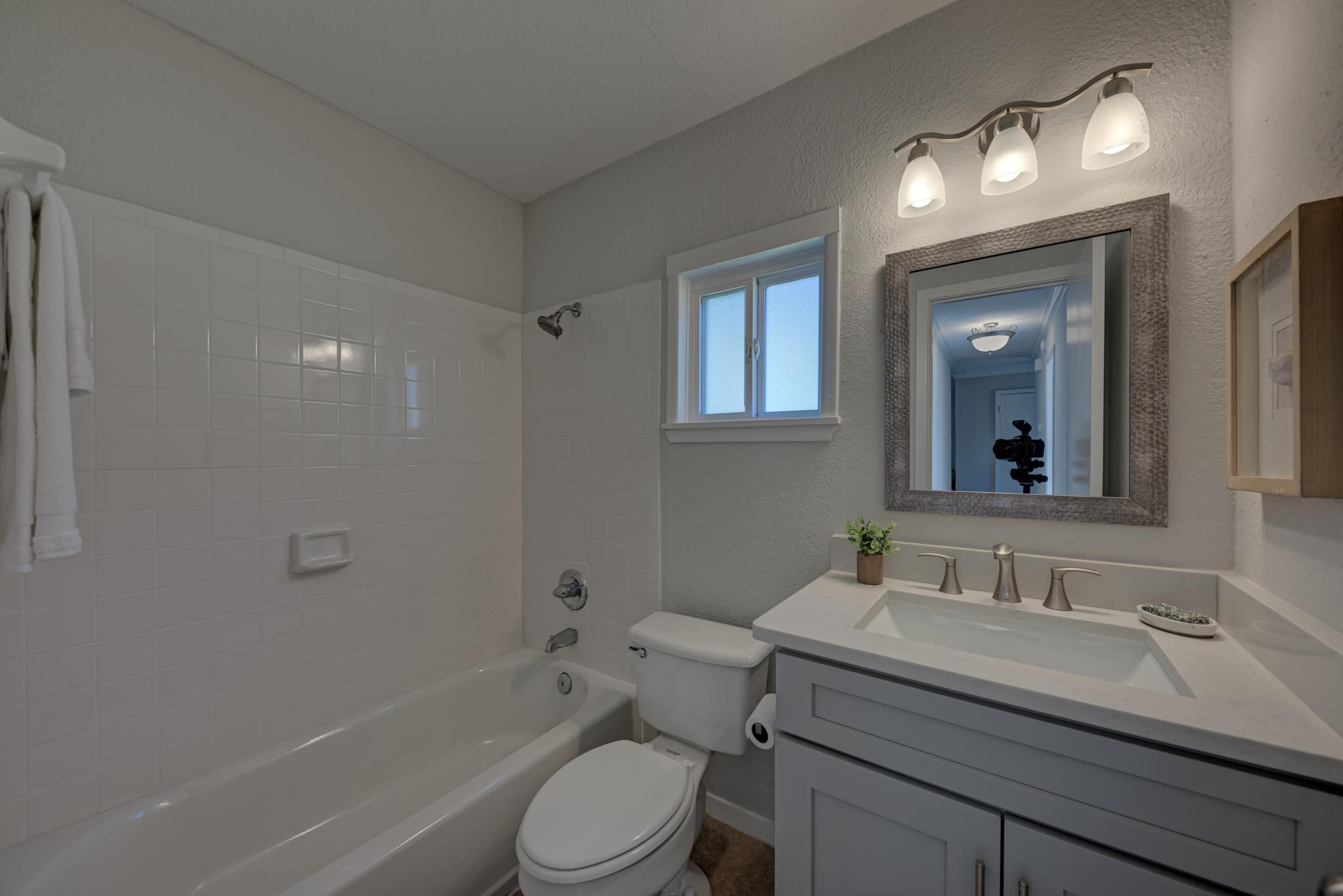 3206 BARNSLEY Dr, Austin, TX 78745