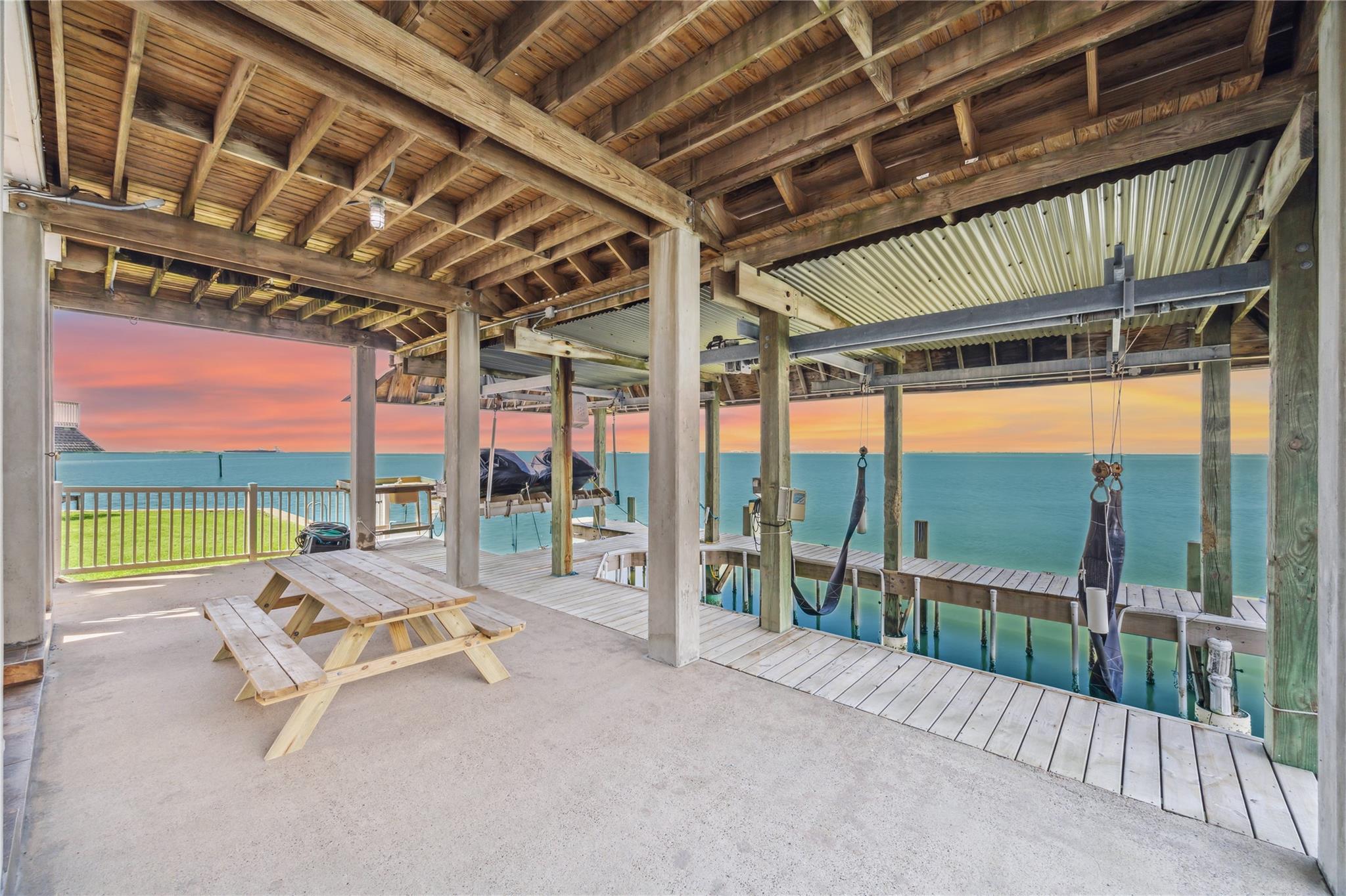 139 Isles End Rd, Galveston, TX 77554