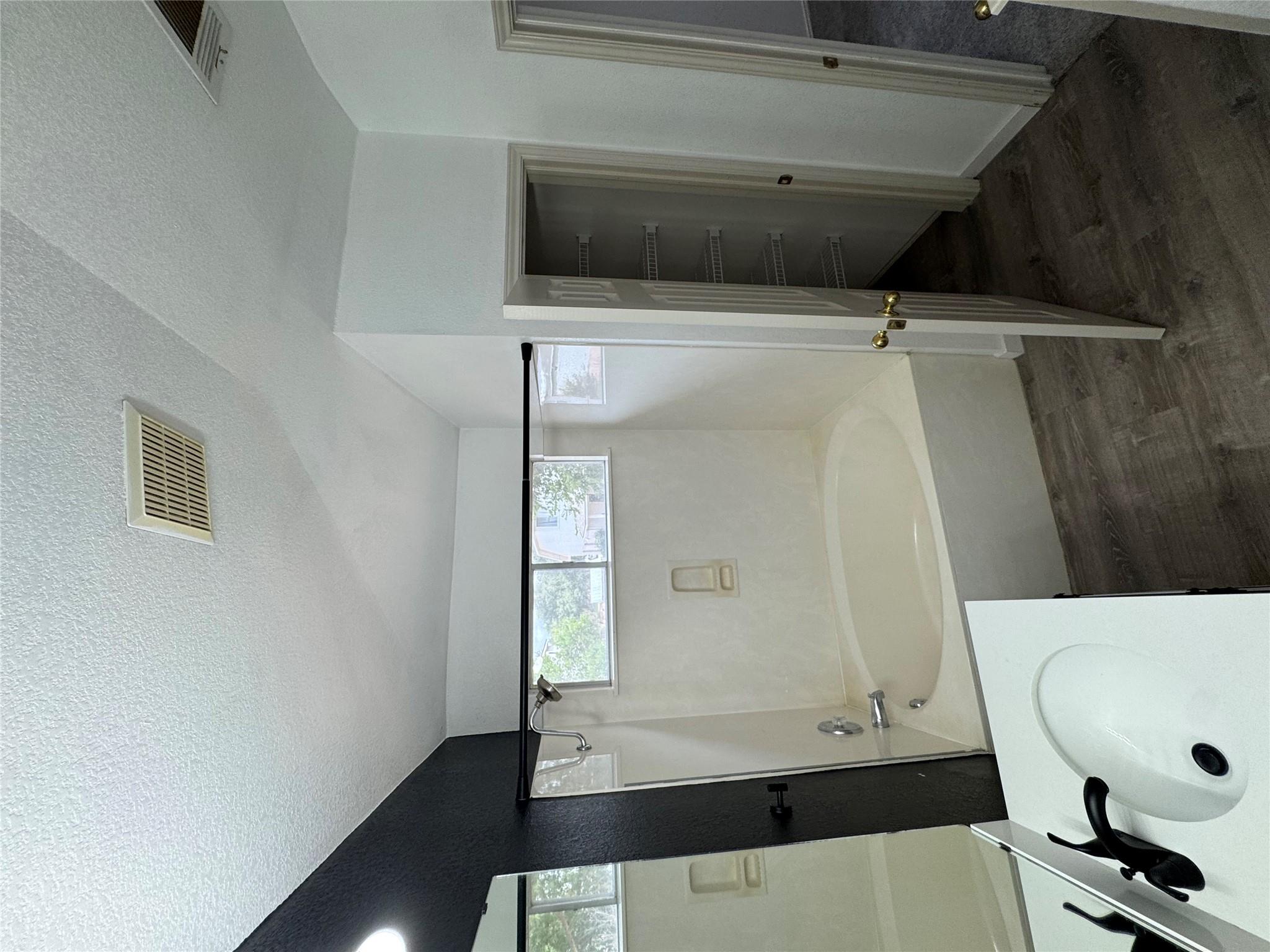 2802 Greenlee Dr, Leander, TX 78641