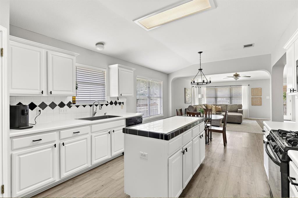 1202 Highland Dr, Cedar Park, TX 78613