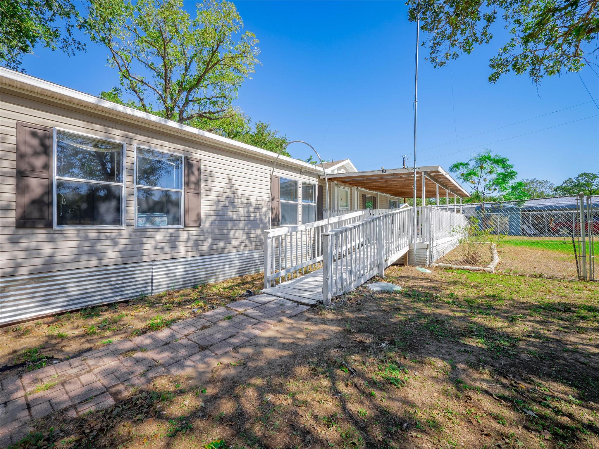 142 Hidden Oaks Loop, Elgin, TX 78621