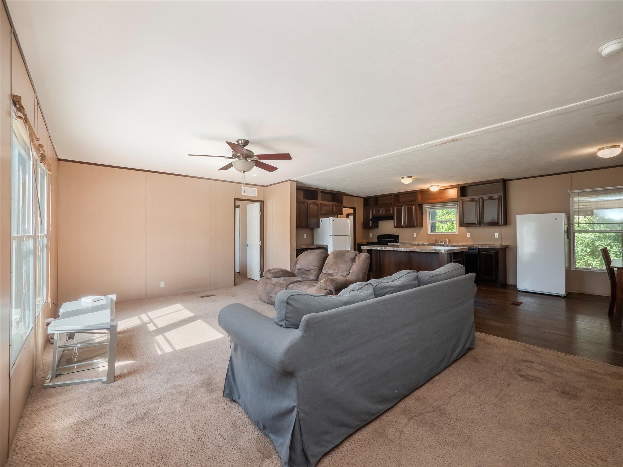 142 Hidden Oaks Loop, Elgin, TX 78621