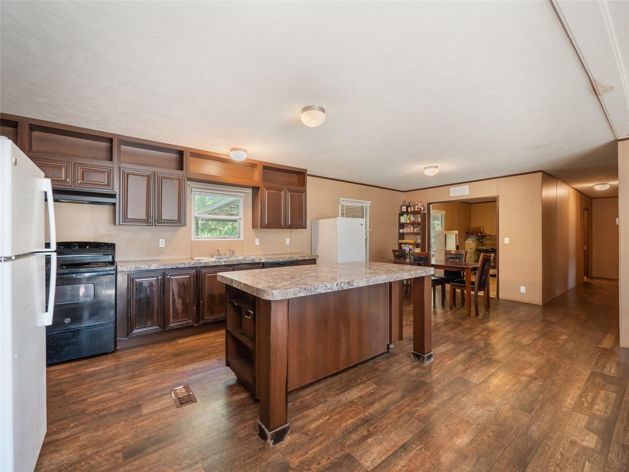 142 Hidden Oaks Loop, Elgin, TX 78621