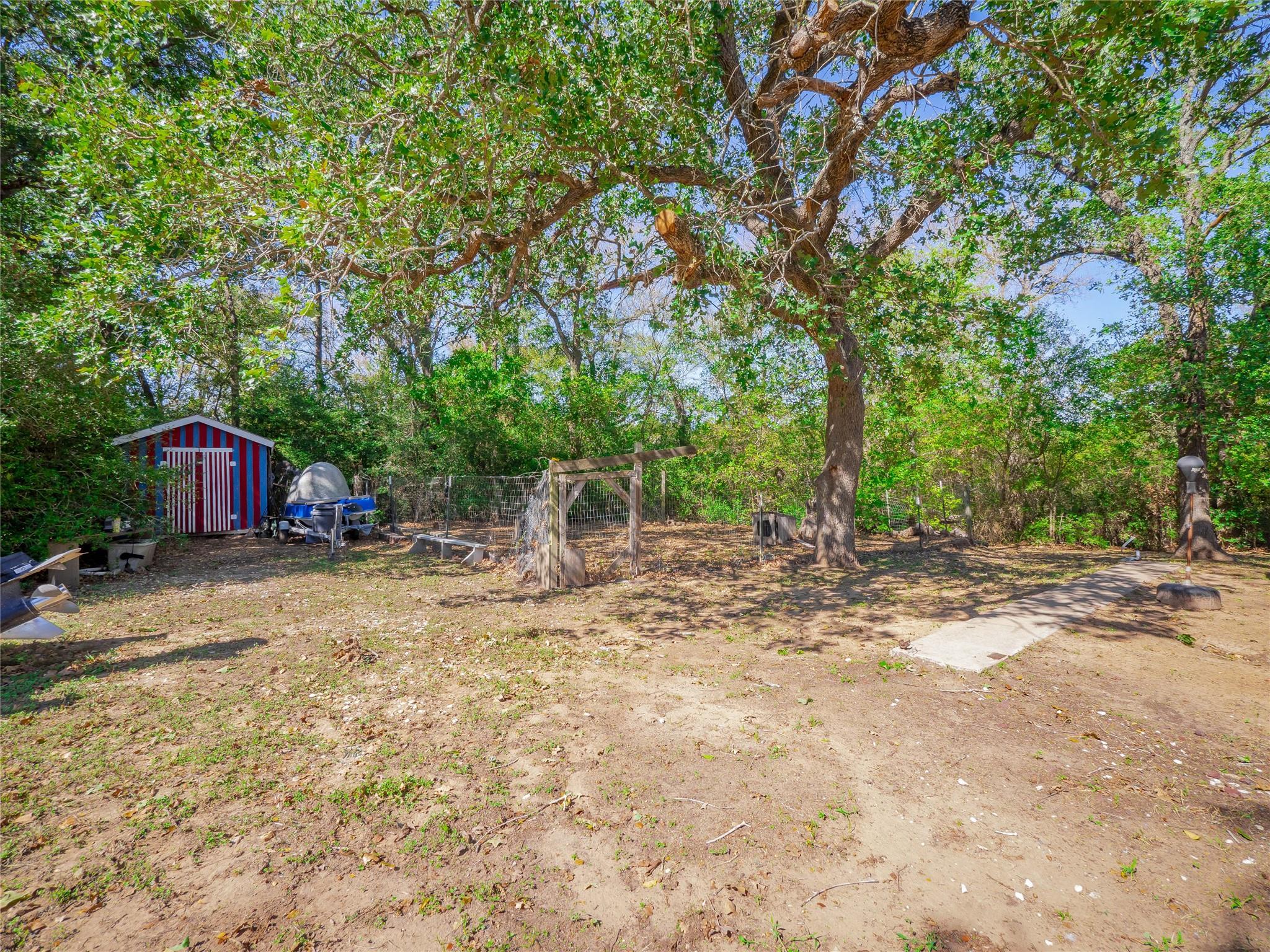 142 Hidden Oaks Loop, Elgin, TX 78621