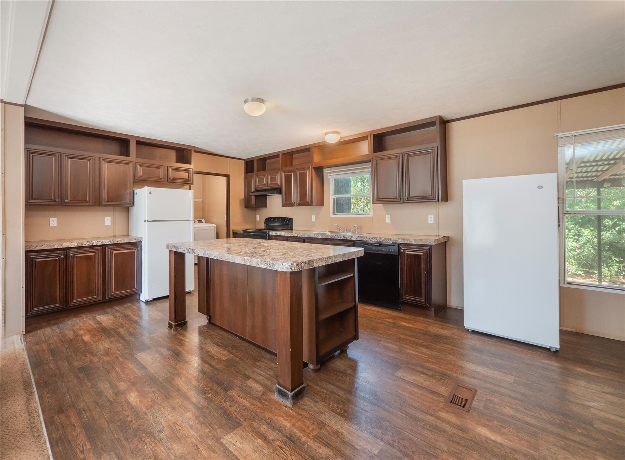 142 Hidden Oaks Loop, Elgin, TX 78621