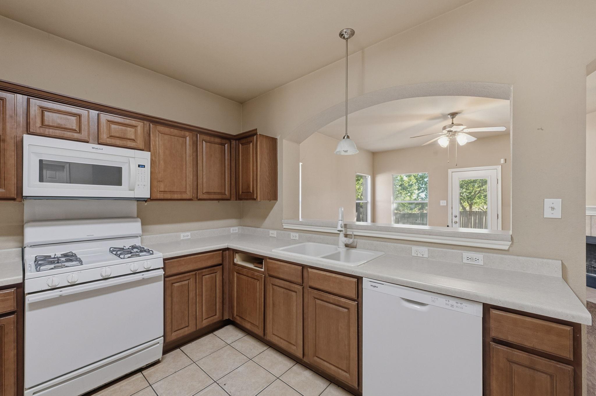 144 Dark Horse Ln, Buda, TX 78610