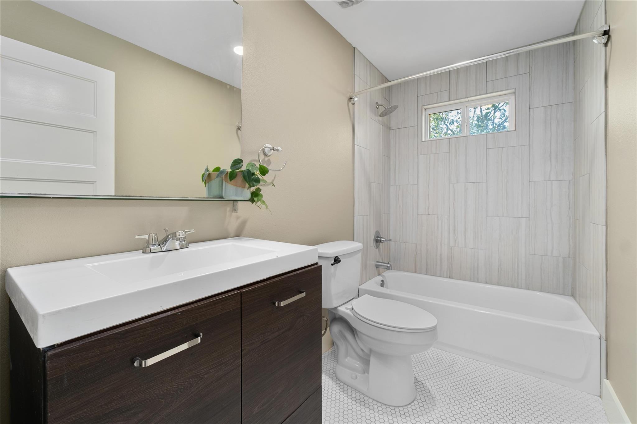 1204 Eleanor St, Austin, TX 78721