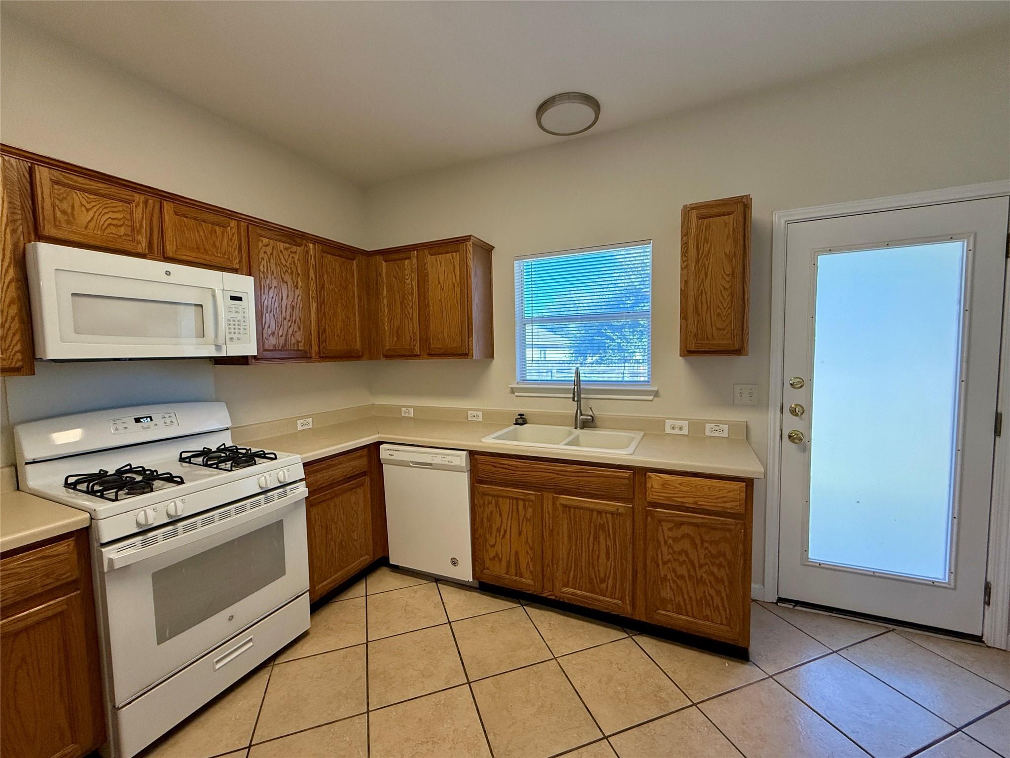 702 Estancia Way, Leander, TX 78641