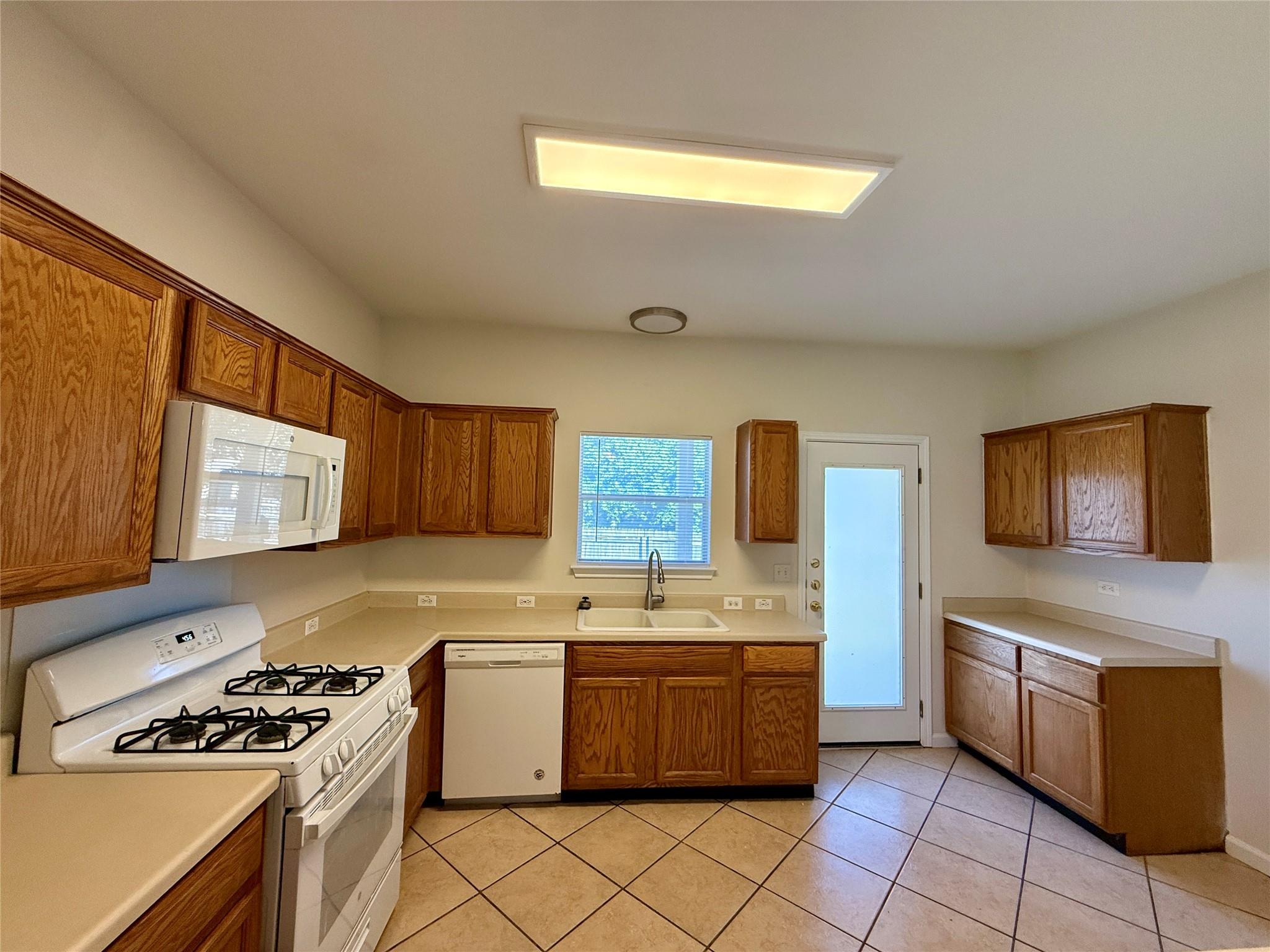 702 Estancia Way, Leander, TX 78641