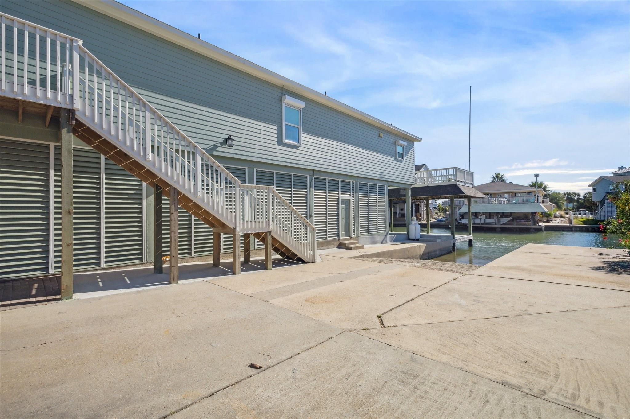 1315 Tiki Dr, Galveston, TX 77554