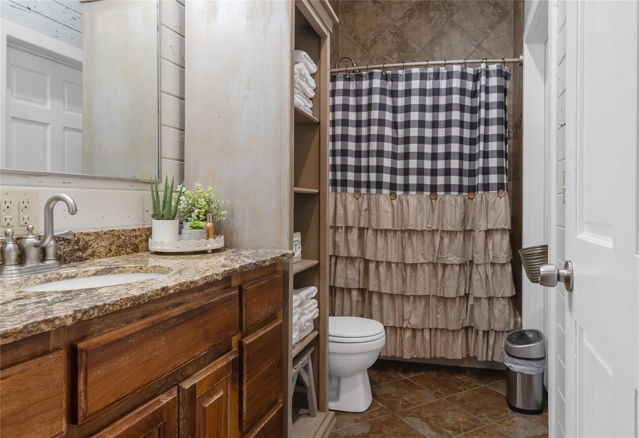 402 Magnolia St, Gause, TX 77857