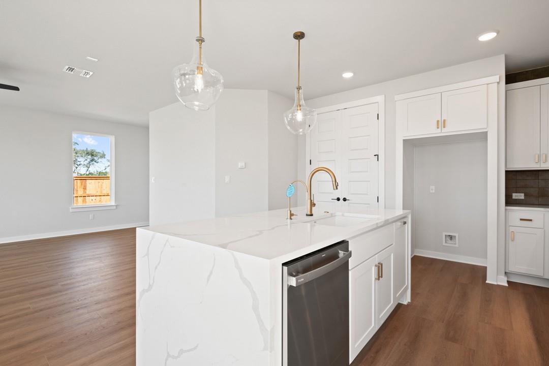 1160 North Roger Hanks Parkway, Dripping Springs, TX 78620