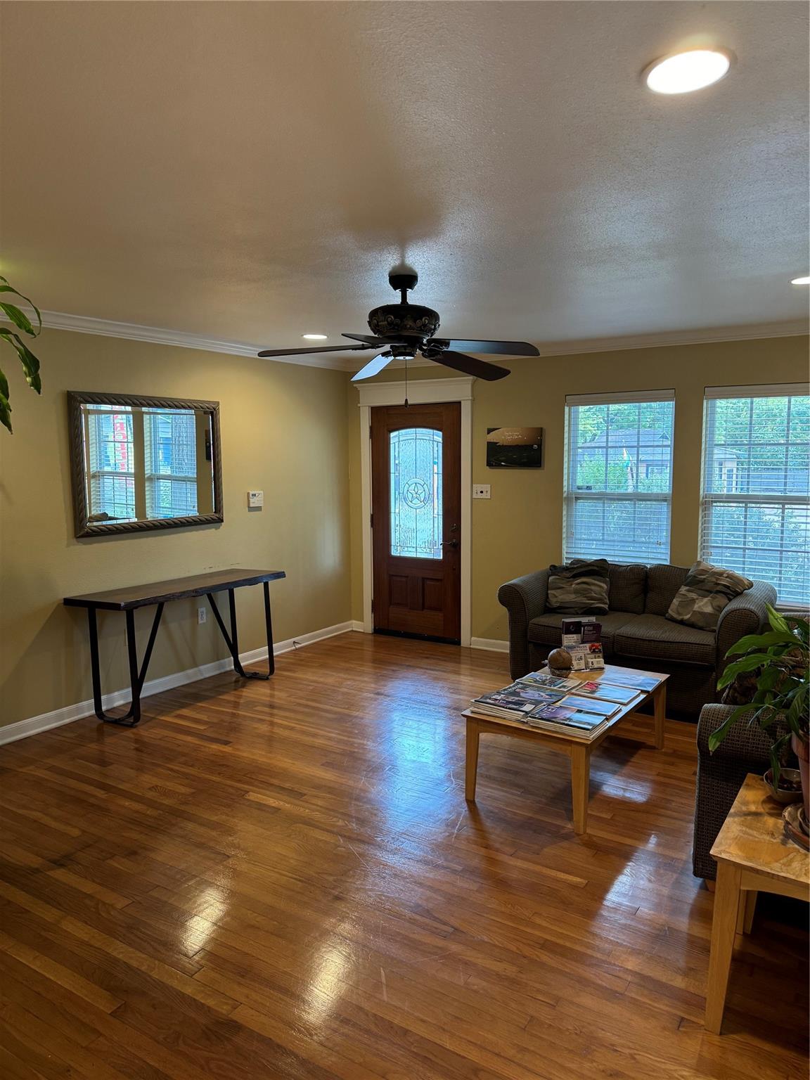 1504 W Koenig Ln, Austin, TX 78756